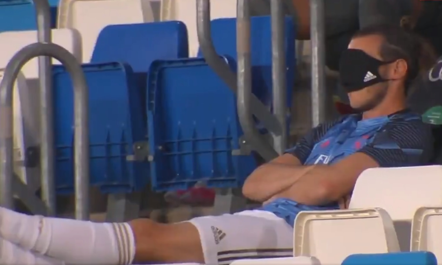 Gareth Bale znów podpadł w Realu Madryt. Doskonale bawił się na ławce rezerwowych. "To jest życie!" [WIDEO]