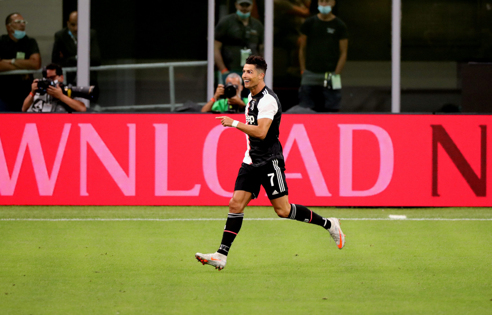 Cristiano Ronaldo goni Roberta Lewandowskiego w klasyfikacji Złotego Buta. Jeśli utrzyma skuteczność, wygra