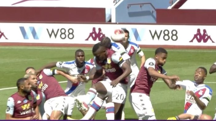 VAR w Premier League znów w roli głównej, anulowano prawidłowego gola. "Kolejna okropna decyzja" [WIDEO]