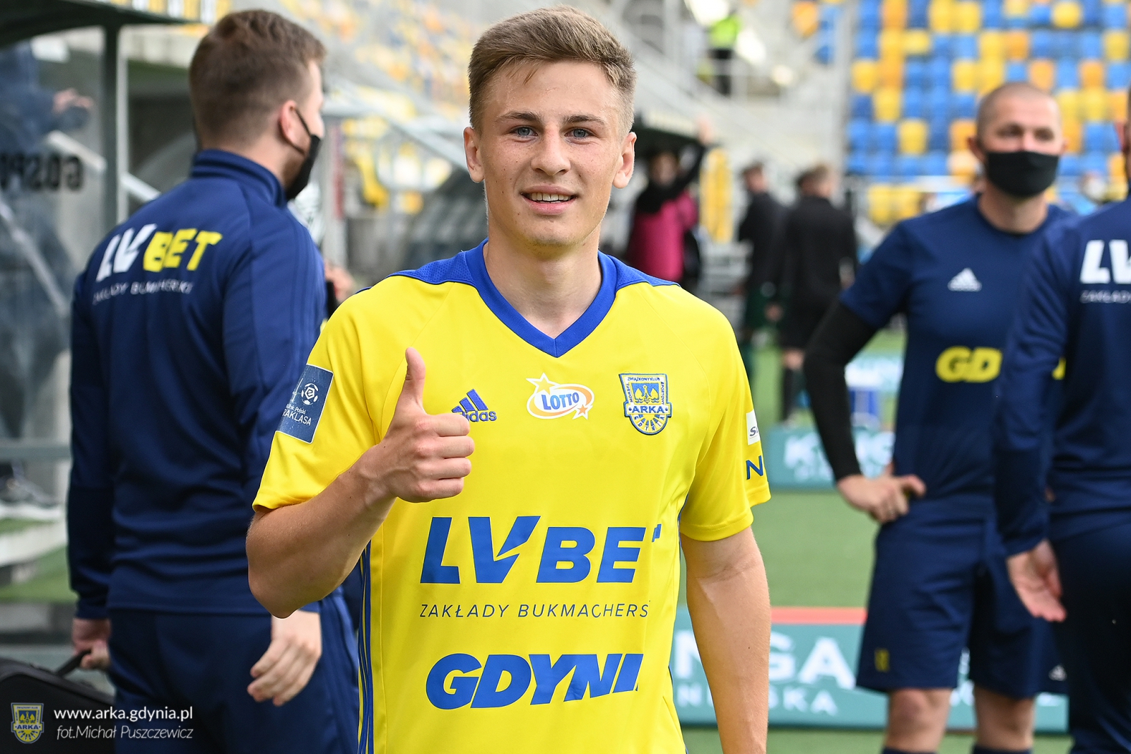 Arka Gdynia przedłużyła kontrakt z młodym pomocnikiem