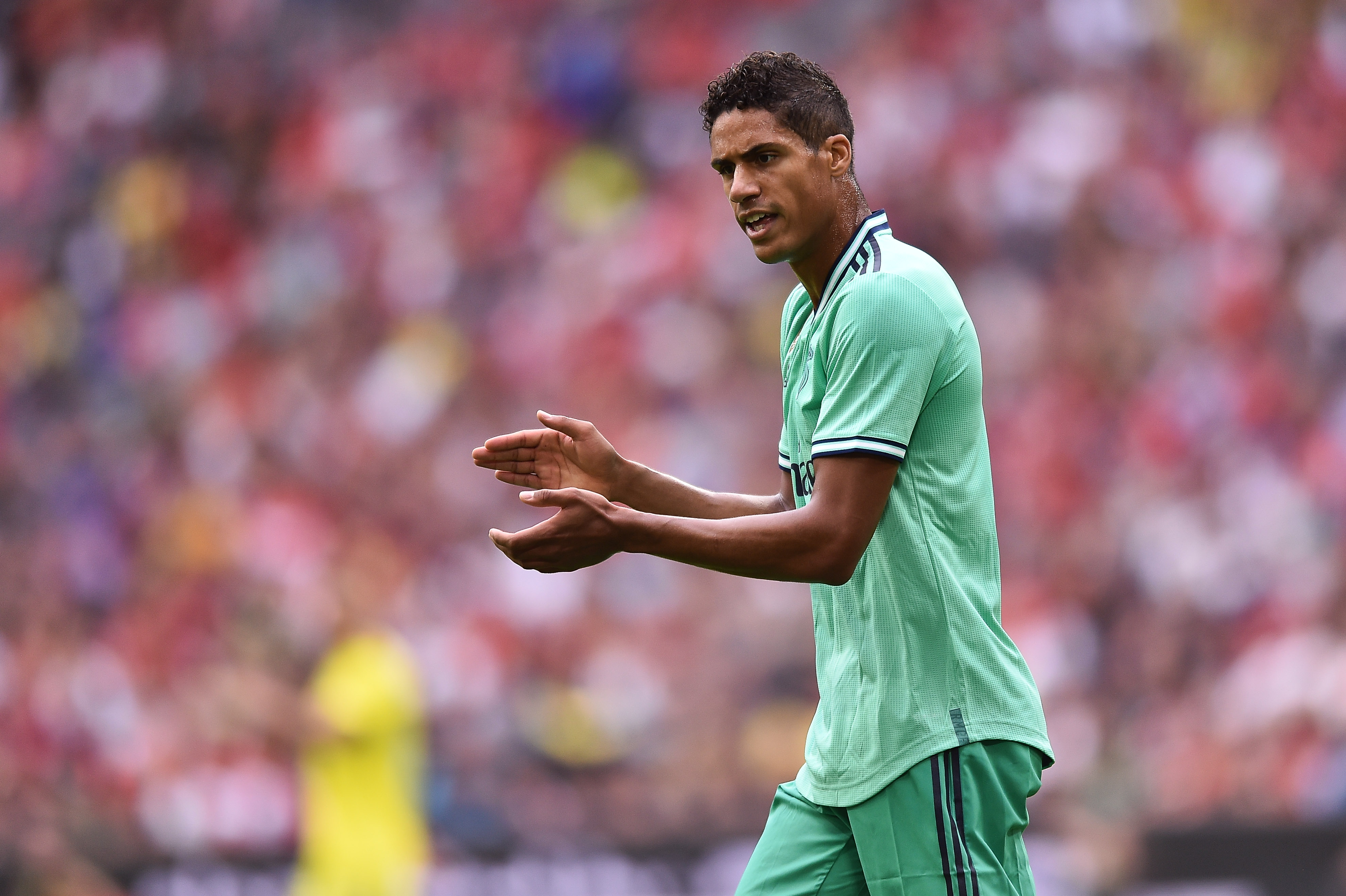 Media: Real ustalił ceną za Raphaela Varane'a. Klub z Premier League interesuje się Francuzem