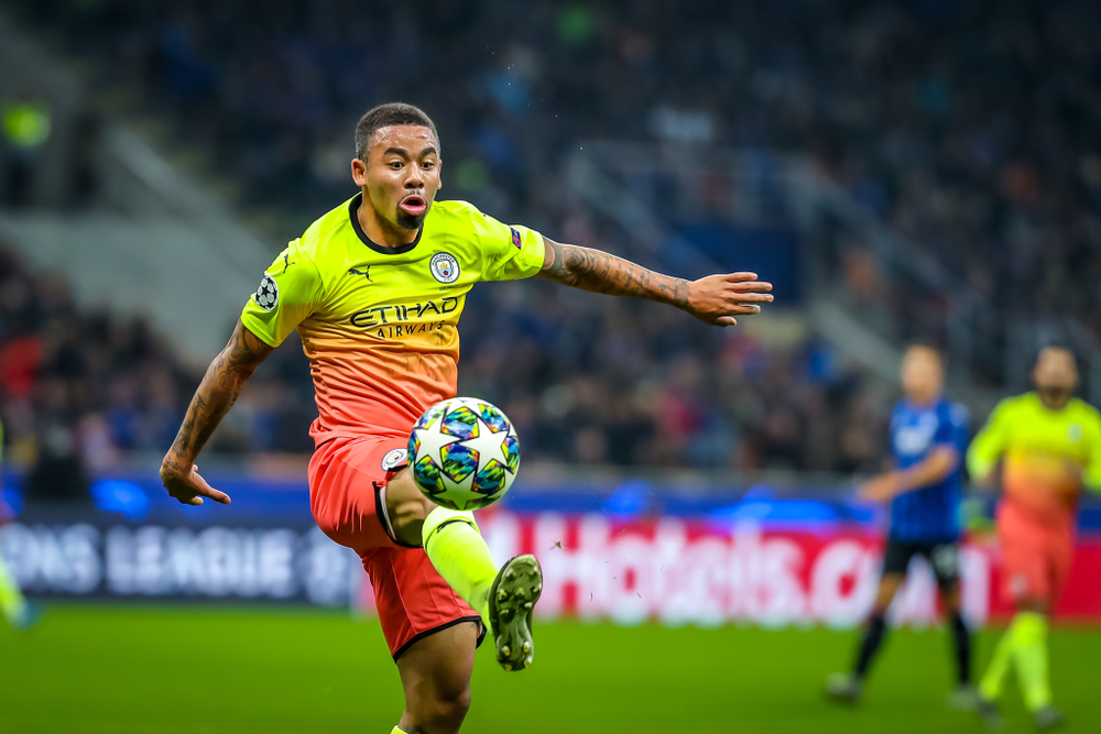 Gabriel Jesus koszmarem Raphaela Varane'a. "Wierzę w błędy przeciwnika"