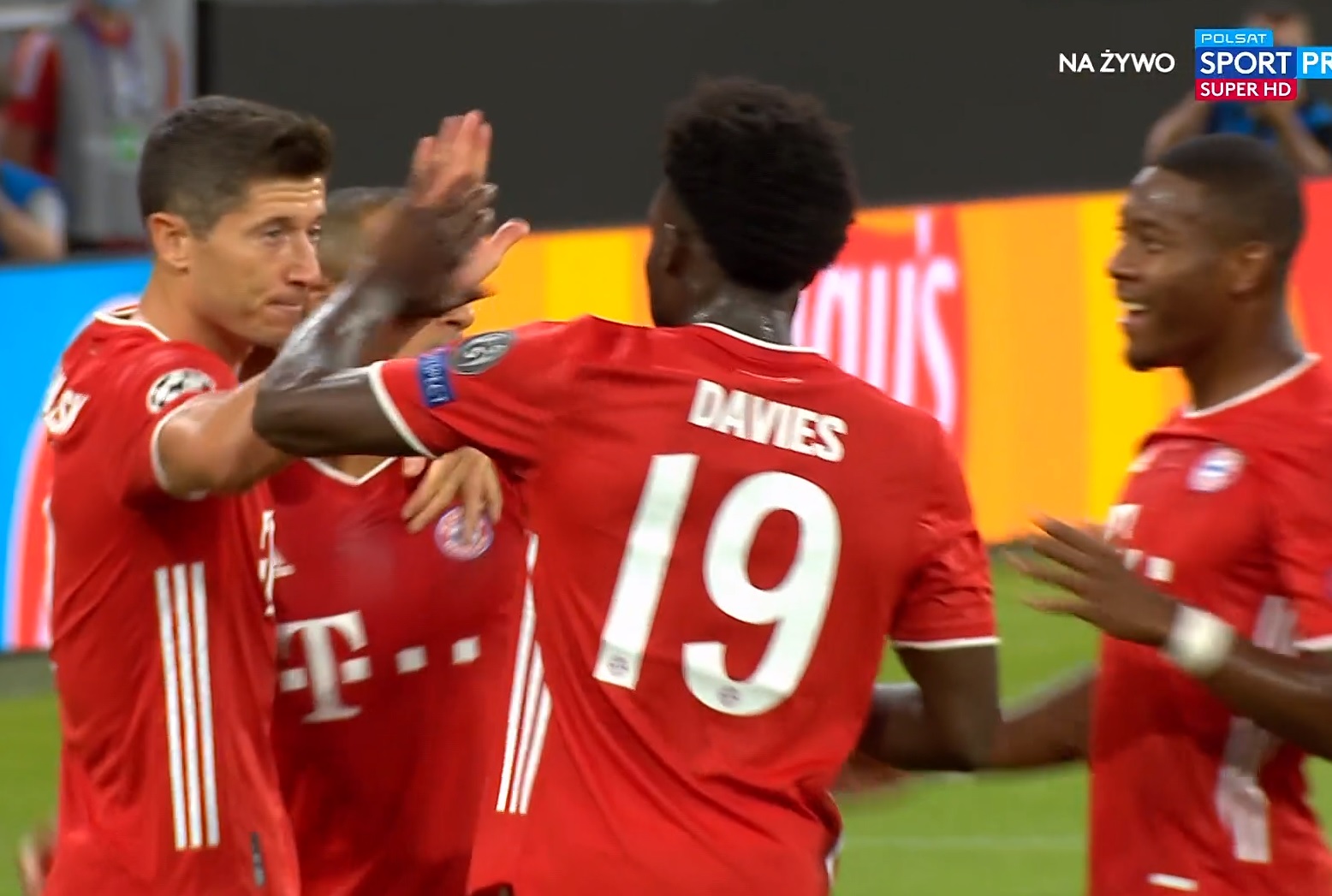 Robert Lewandowski znów trafia w Lidze Mistrzów! Dwa gole i dwie asysty Polaka przeciwko Chelsea! [WIDEO]
