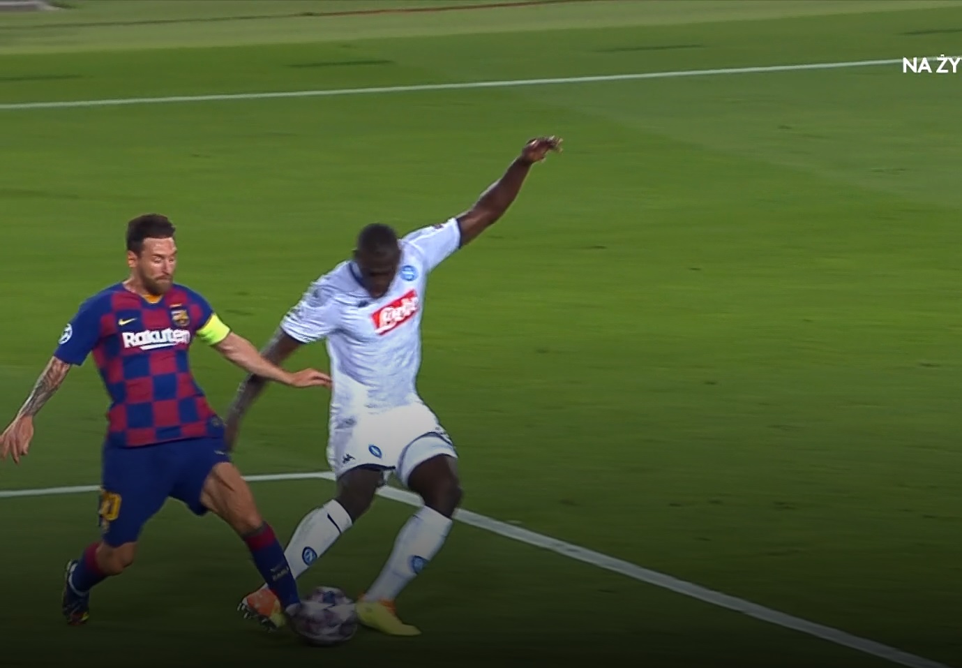 Bardzo ostry faul Kalidou Koulibaly'ego na Leo Messim. "Strasznie to wyglądało" [WIDEO]