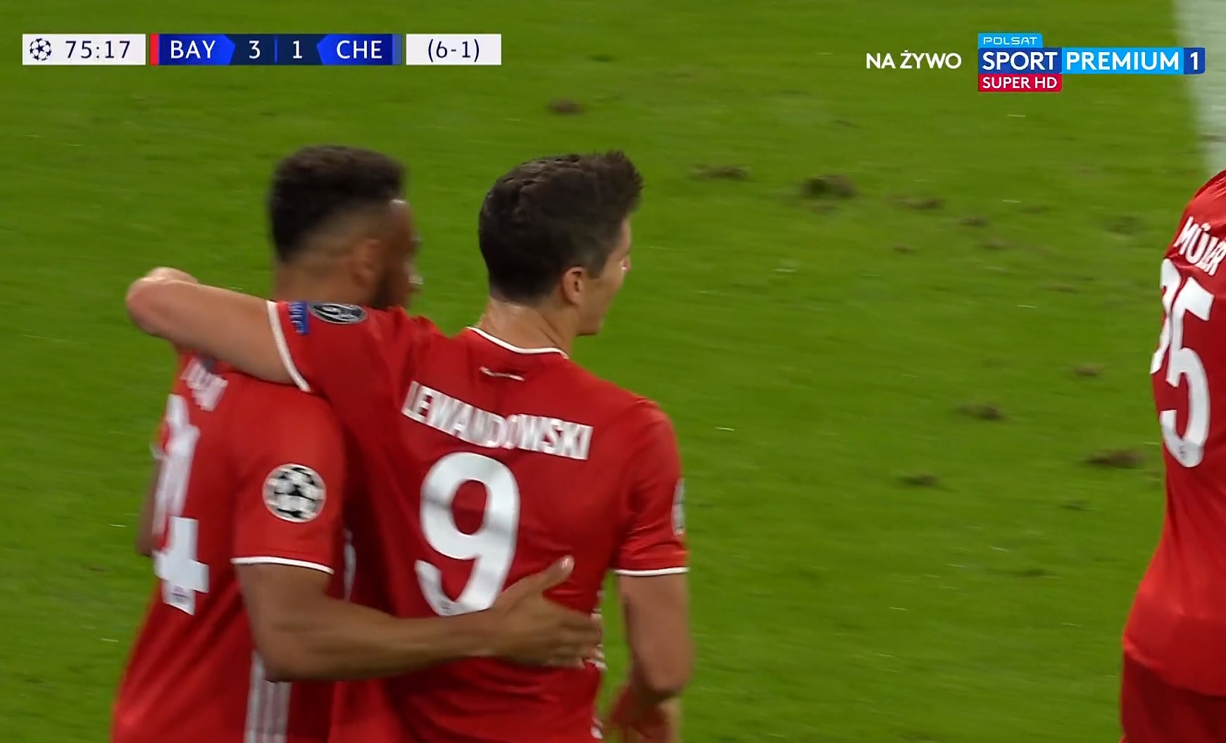 Kosmiczny mecz Roberta Lewandowskiego. Bayern przypieczętował awans do ćwierćfinału Ligi Mistrzów [WIDEO]