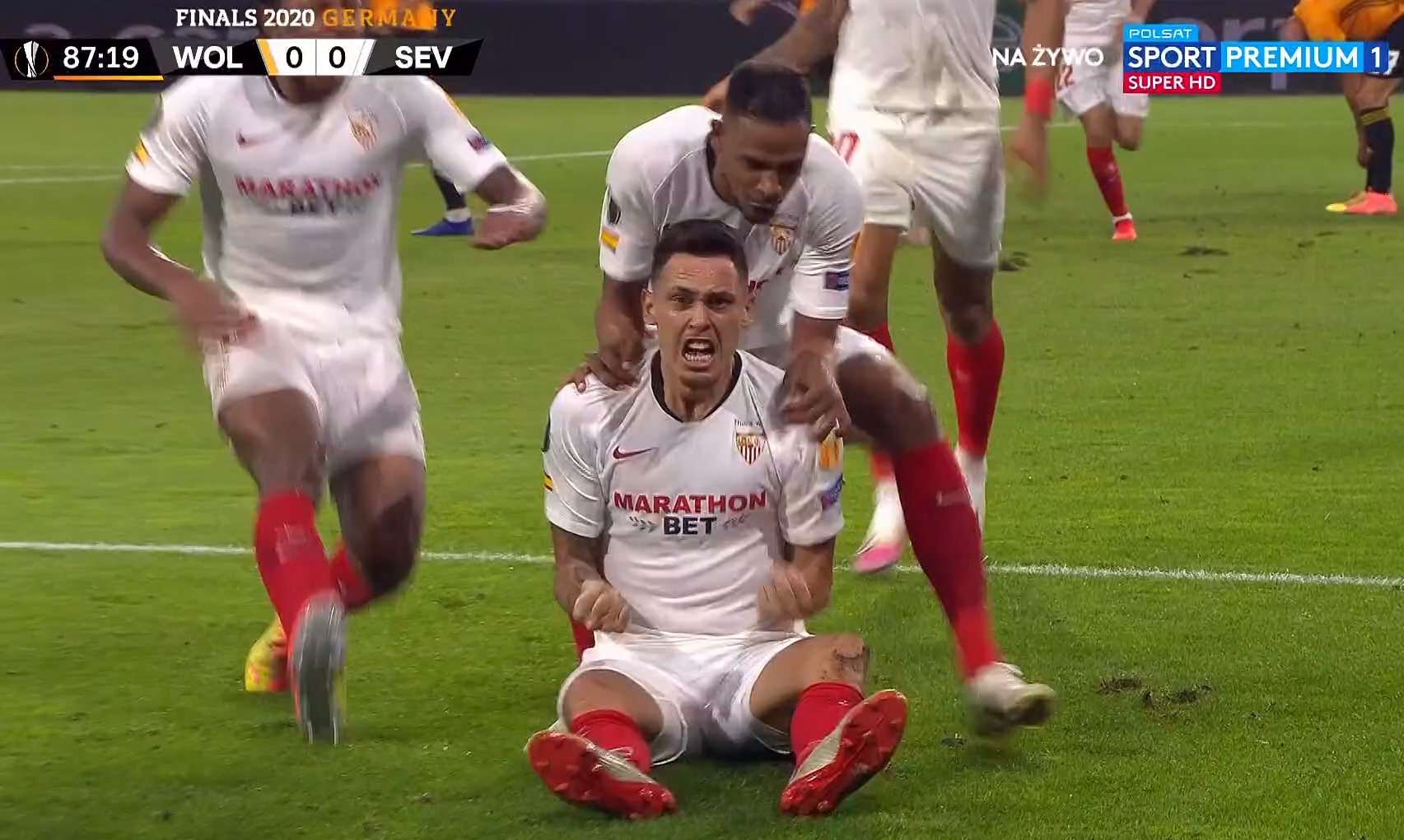 Sevilla wygrała z Wolverhampton po golu w samej końcówce! "Wilki" zmarnowały rzut karny [WIDEO]