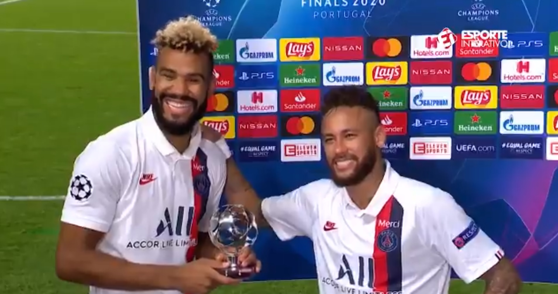 Neymar piłkarzem meczu z Atalantą. Oddał nagrodę koledze z PSG, podczas wywiadu wskoczył mu na plecy [WIDEO]