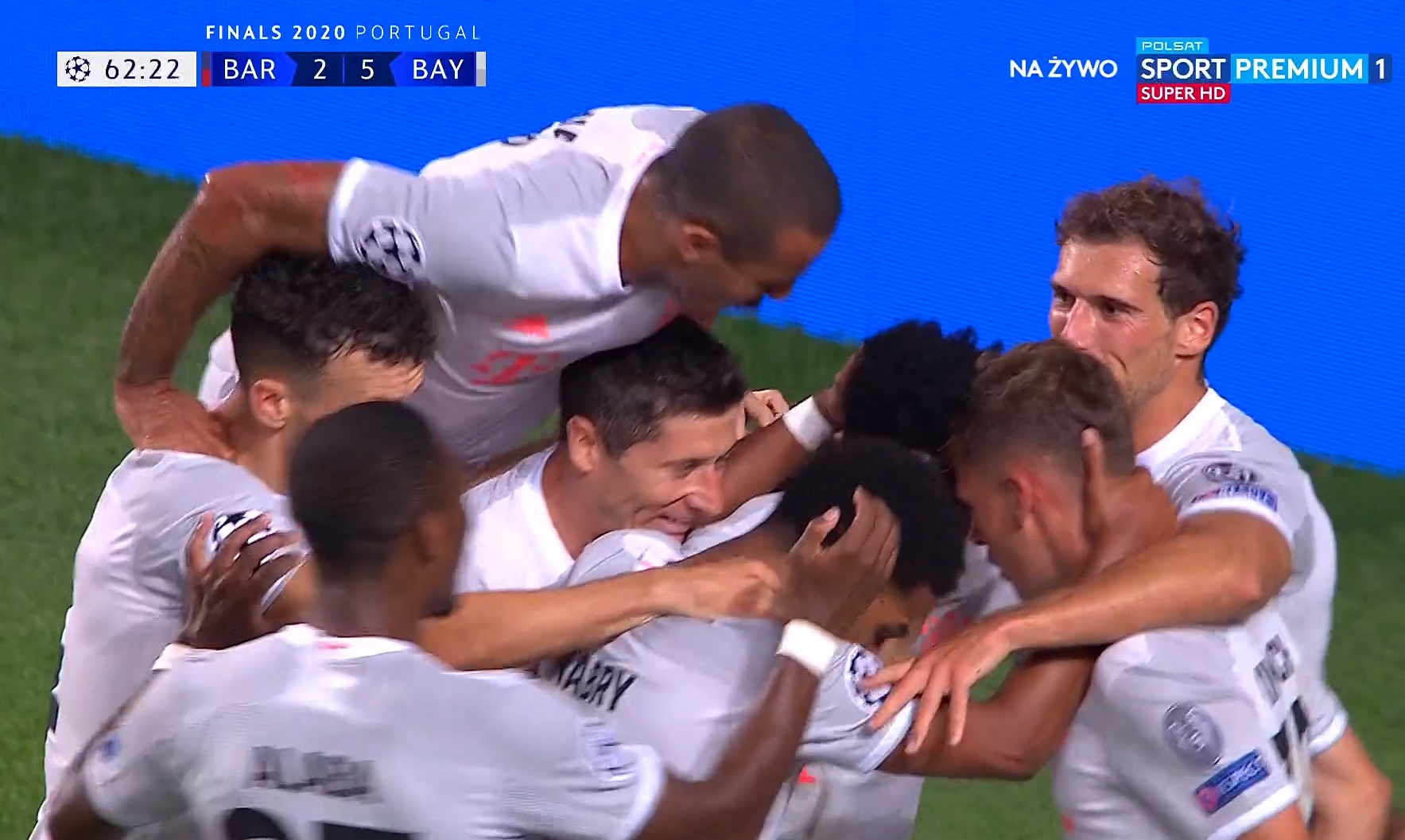 Bayern Monachium upokorzył FC Barcelonę! Mistrzowie Niemiec wpakowali rywalom osiem goli [WIDEO]