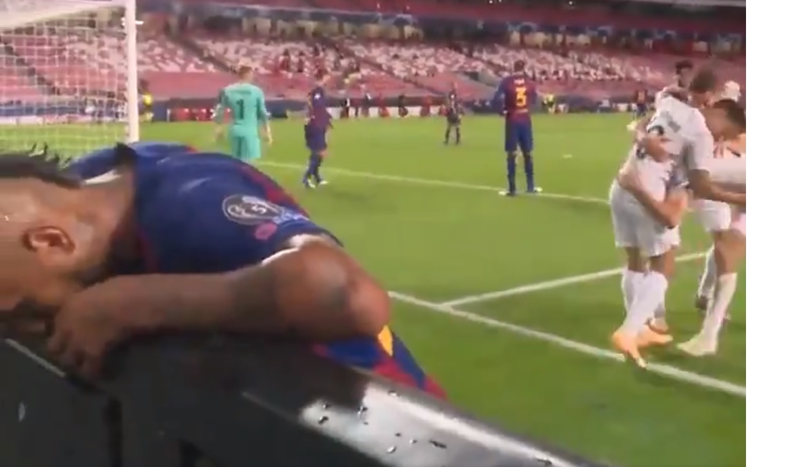 Kamery nagrały reakcję Arturo Vidala na gola Roberta Lewandowskiego. Chilijczyk był zupełnie załamany [WIDEO]