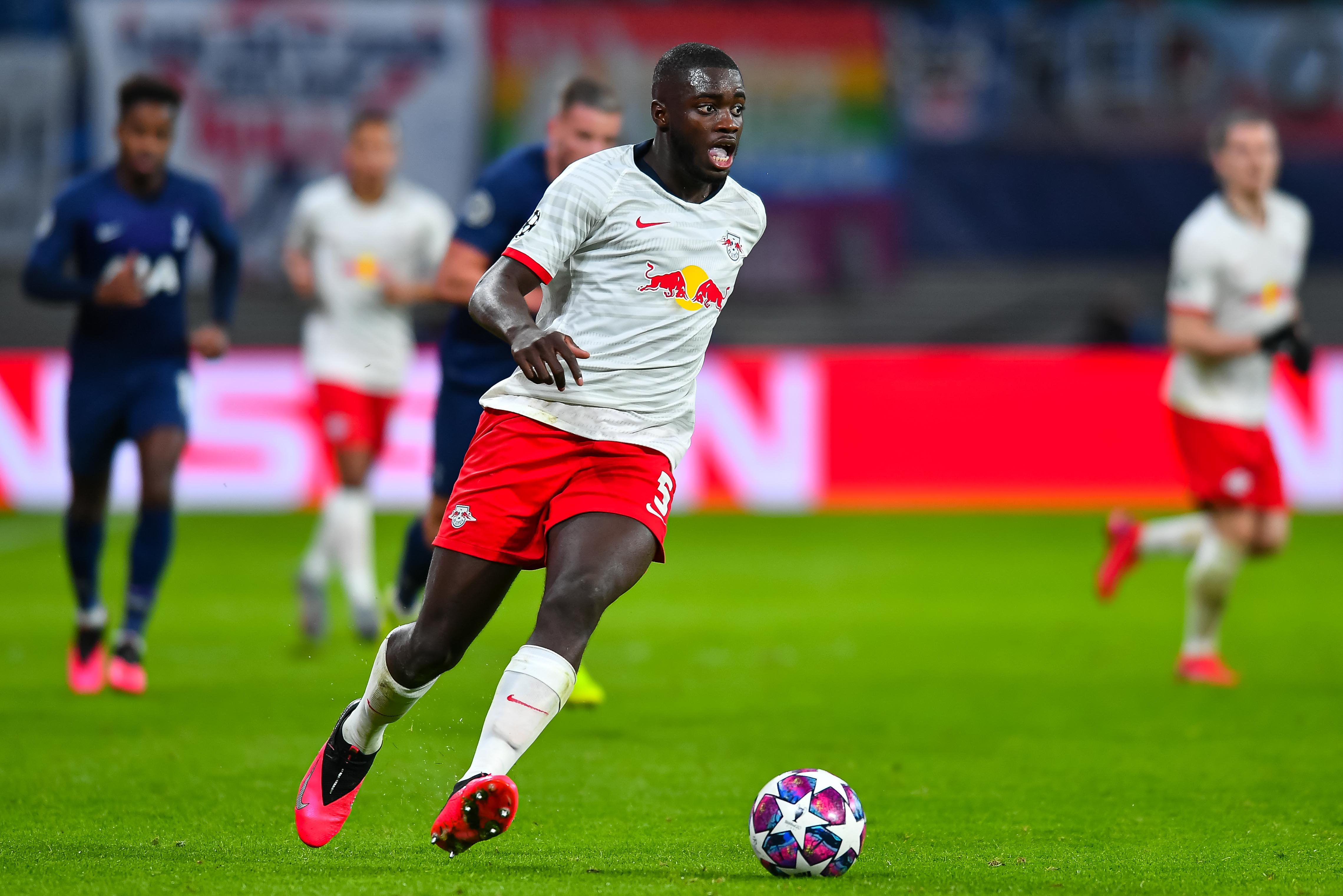 Transfer Dayota Upamecano dopiero latem? Fabrizio Romano o sytuacji obrońcy RB Lipsk