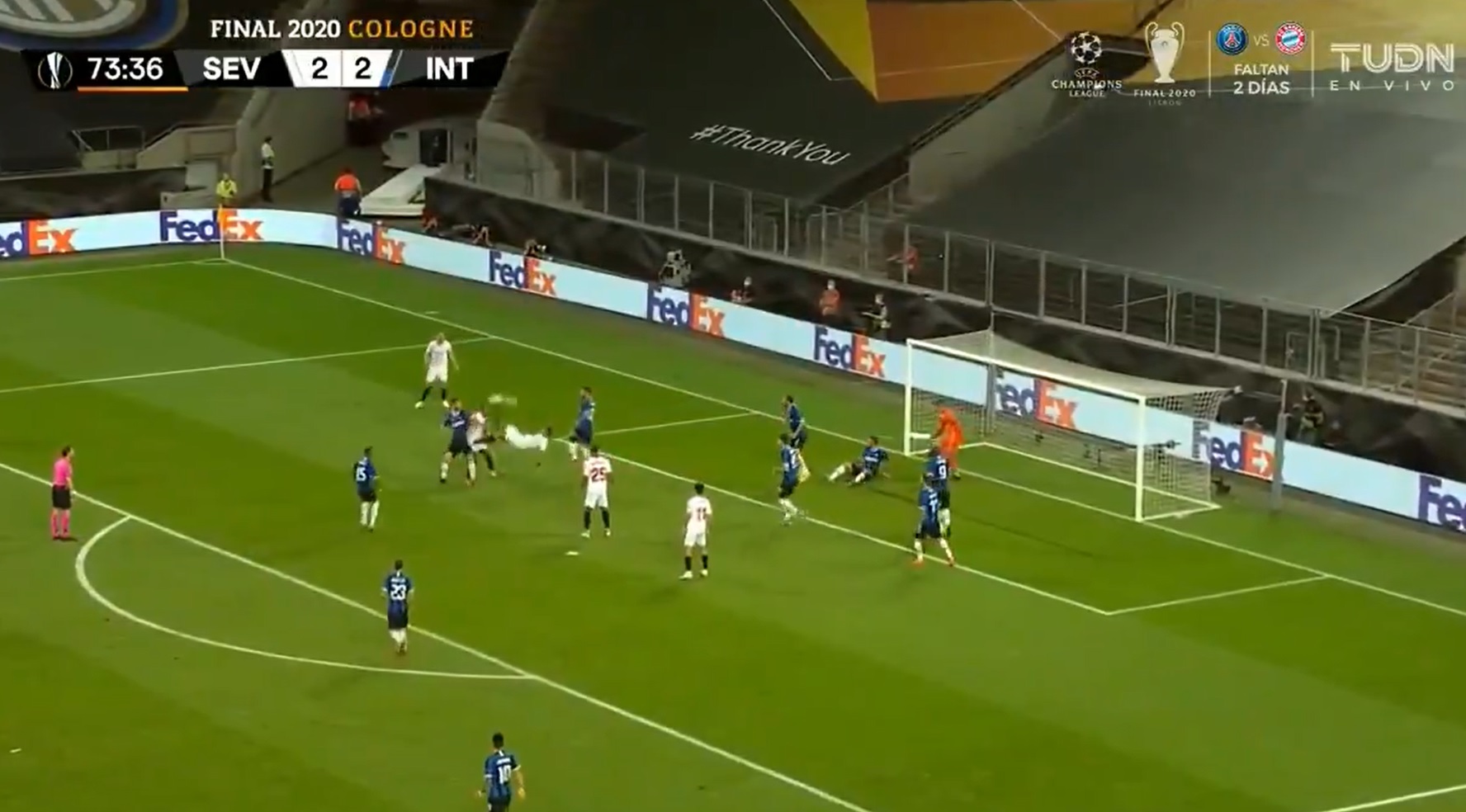 Sevilla triumfuje w Lidze Europy! Wielkie emocje i pięć goli w finale, przewrotka przesądziła o wyniku [WIDEO]