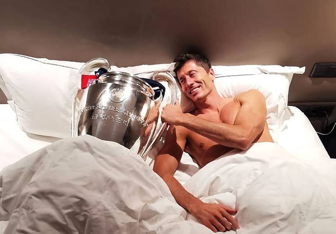 Robert Lewandowski pokazał swój poranek. Wyjątkowe zdjęcie z pucharem Ligi Mistrzów