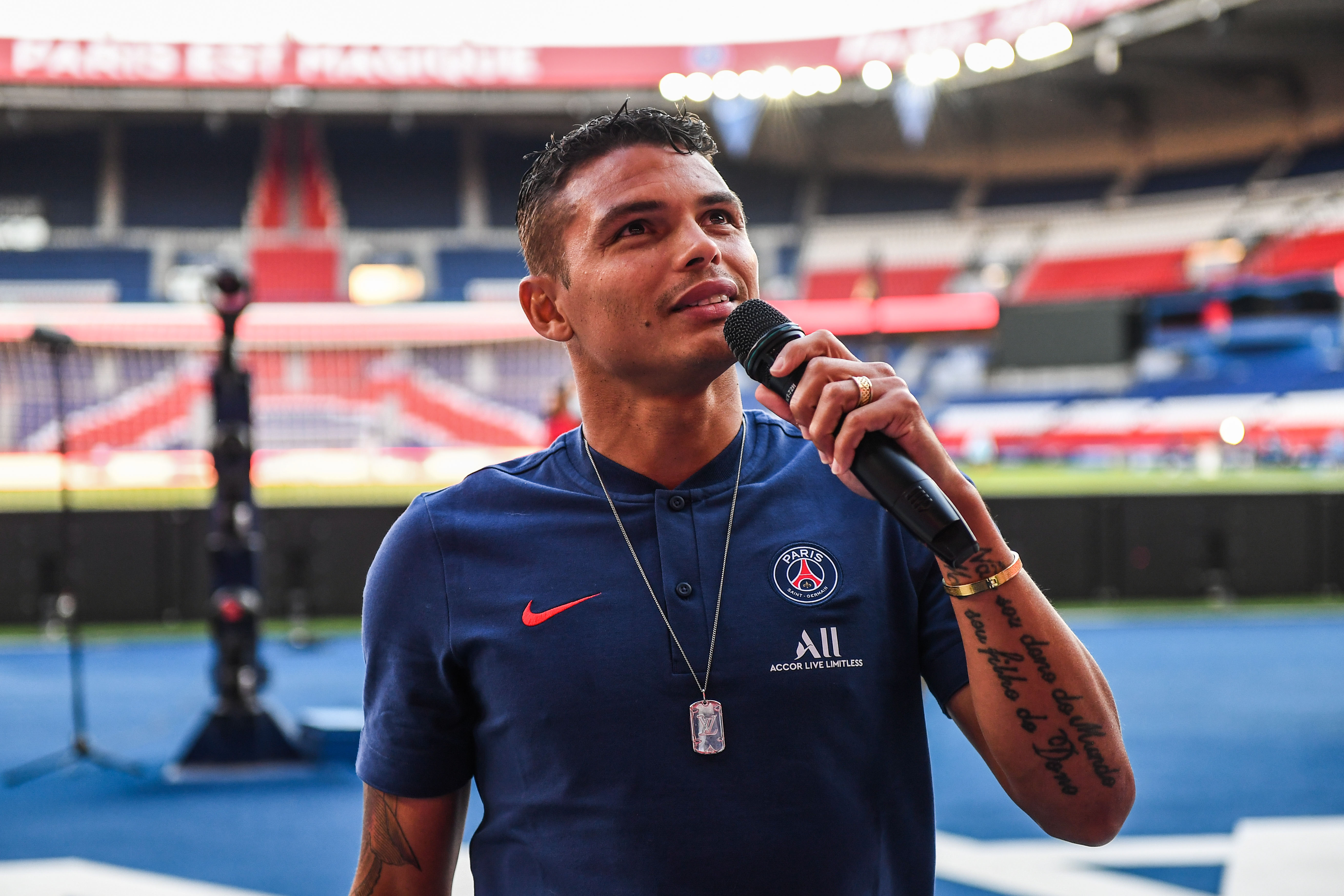 Dyrektor sportowy PSG o odejściu Edinsona Cavaniego oraz Thiago Silvy: Mogliśmy popełnić błąd
