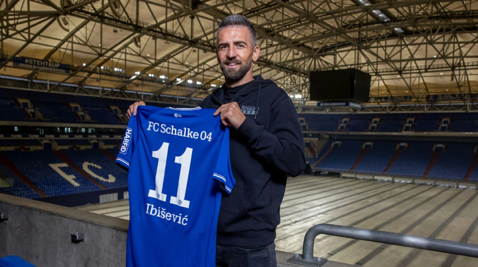 Czarne chmury nad Schalke. Trzech piłkarzy zawieszonych, dyrektor zwolniony z klubu
