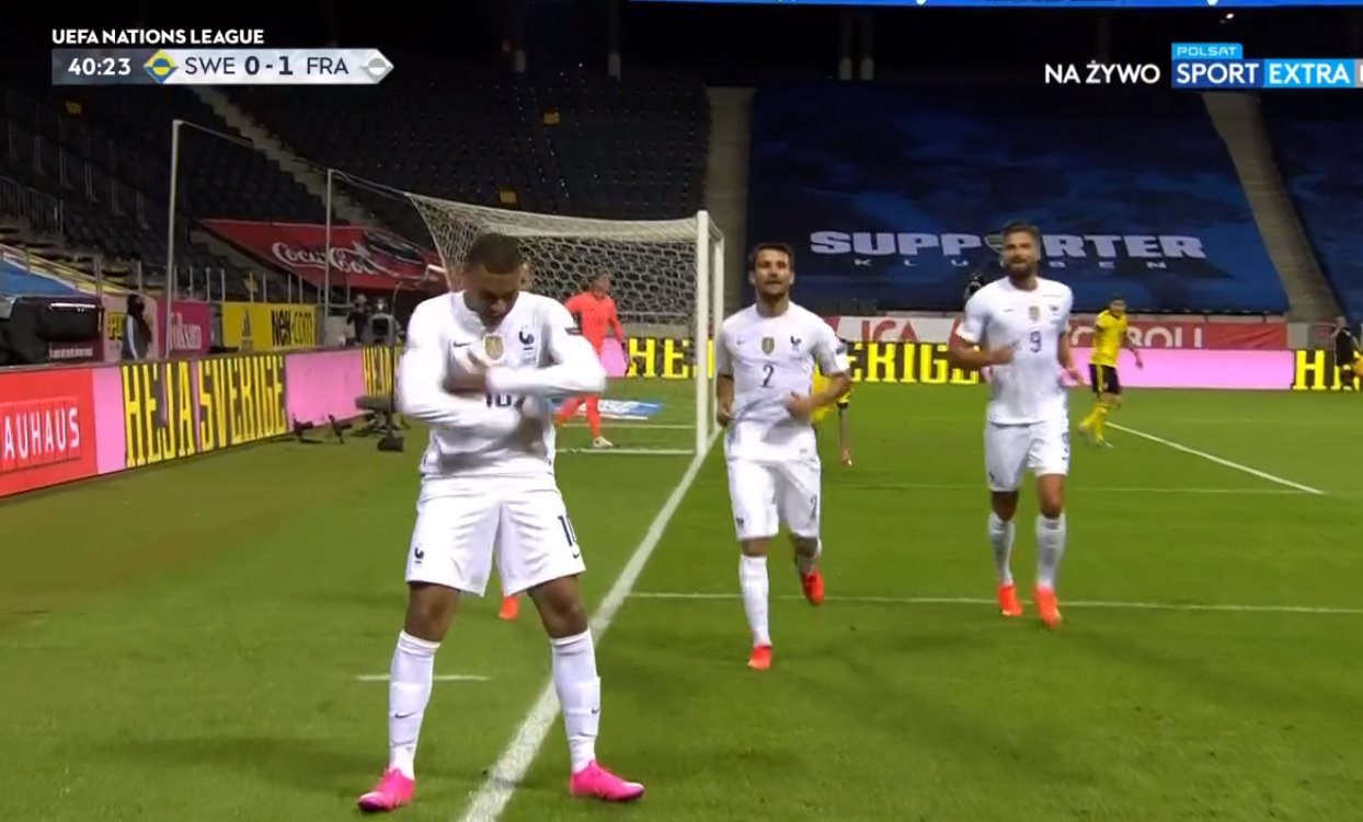 Przebojowa akcja Kyliana Mbappe, Griezmann zmarnował karnego. Gwiazdor PSG zabawił się z obroną rywali [WIDEO]