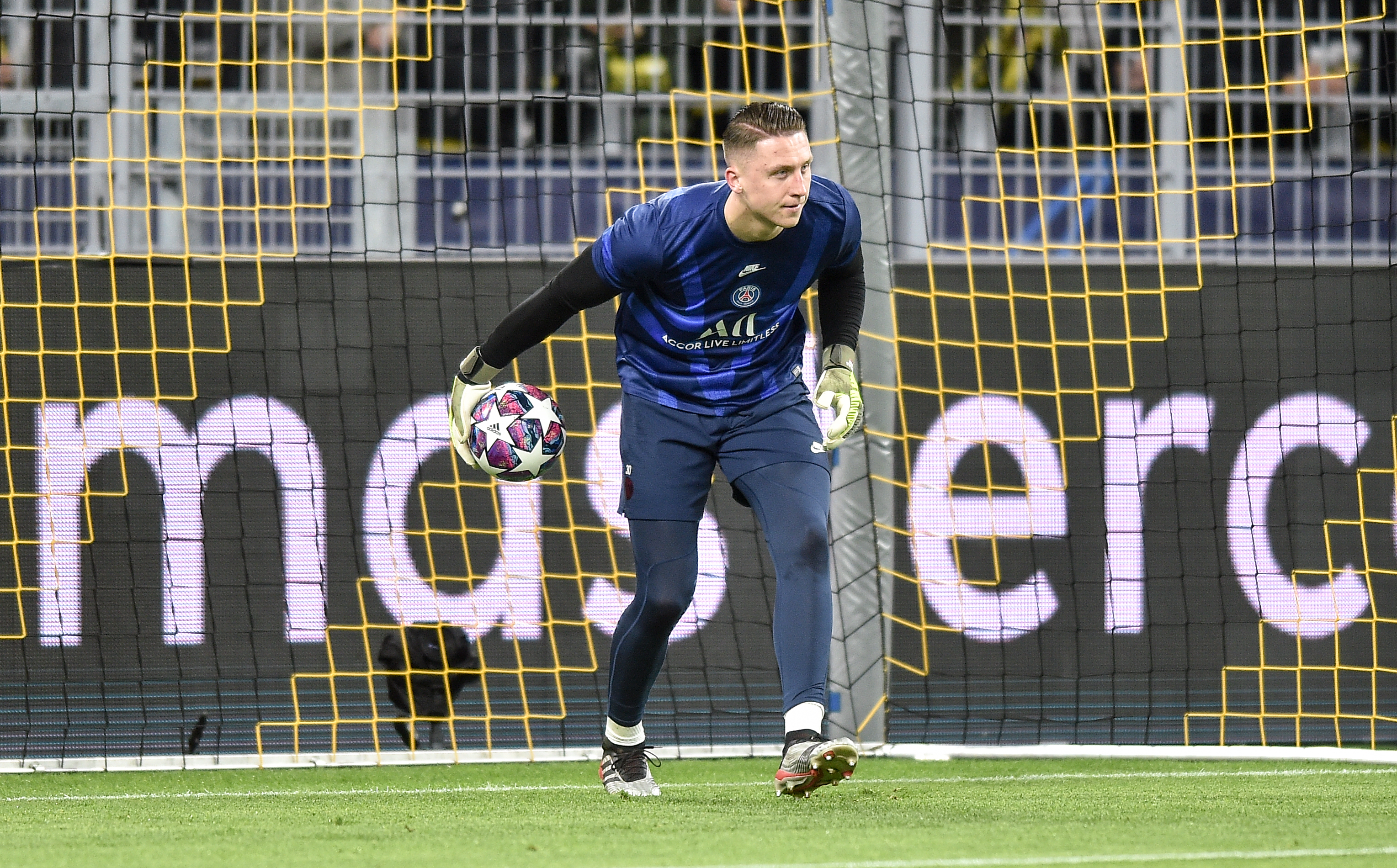 Marcin Bułka bliżej zgody na wypożyczenie. PSG ściąga kolejnego bramkarza
