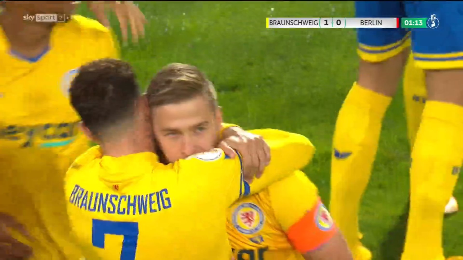 Wielki mecz Polaka w Pucharze Niemiec! Strzelił trzy gole Herthcie Berlin [WIDEO]