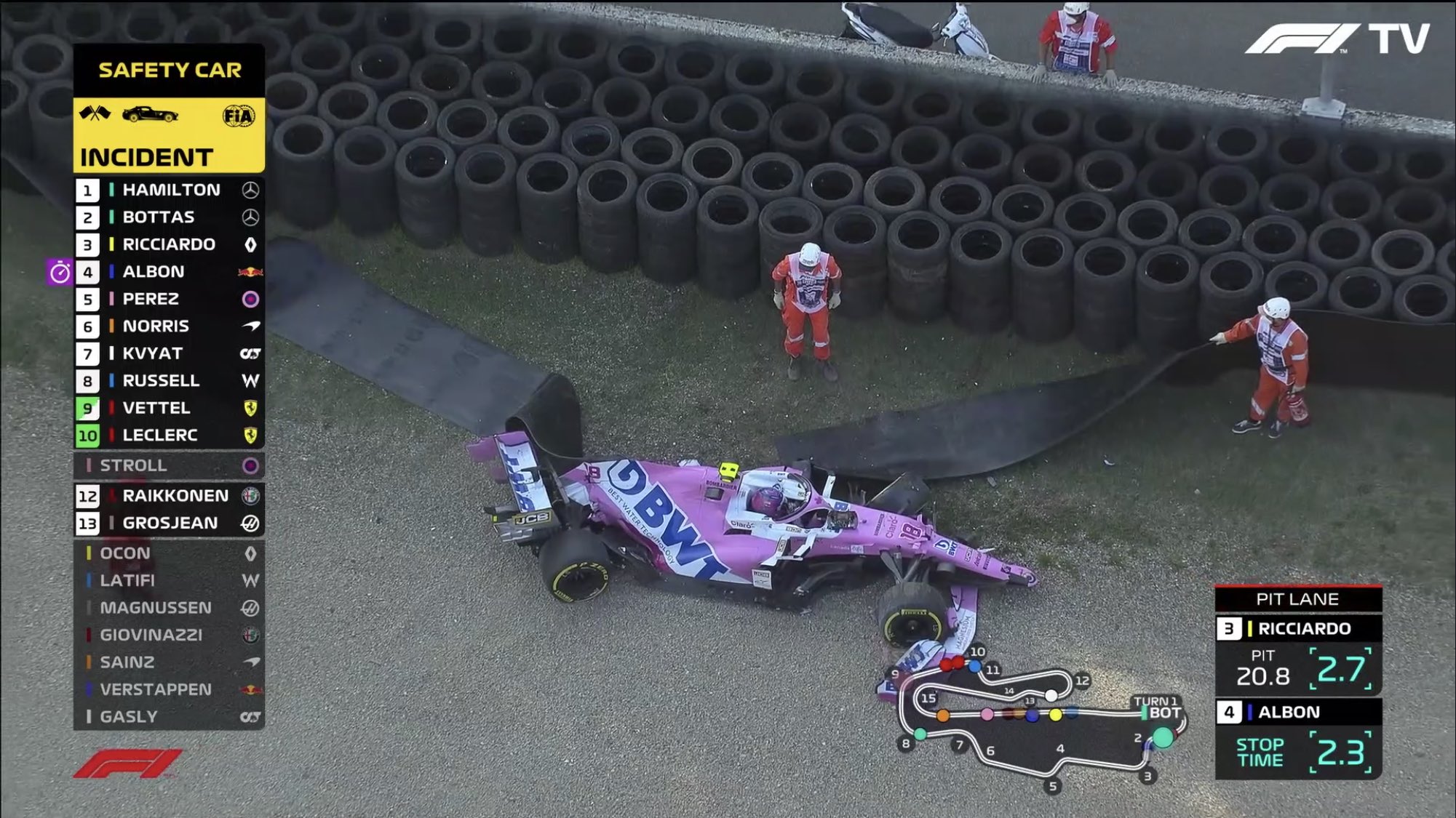 Kolejny szalony wyścig w Formule 1! Ośmiu kierowców musiało się wycofać, dwa razy przerywano ściganie [WIDEO]