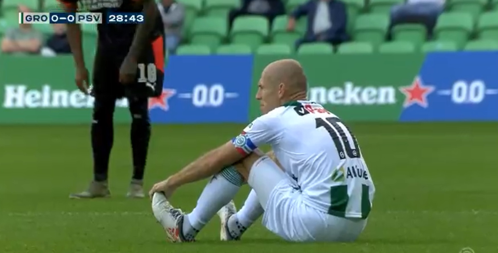 Pechowy powrót Arjena Robbena do Eredivisie. Pobił rekord wszech czasów, ale złapał kontuzję [WIDEO]