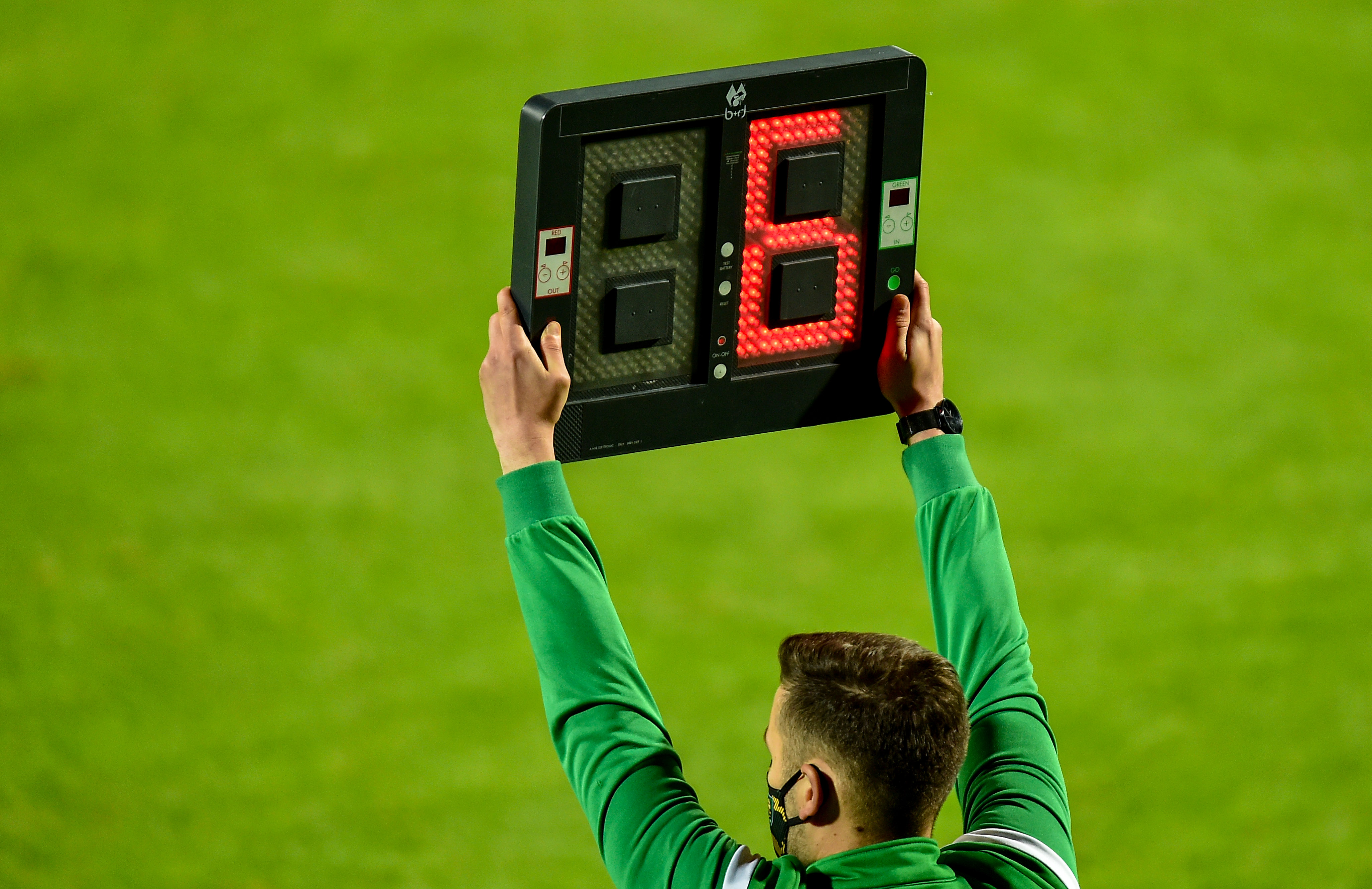 UEFA podjęła decyzję nt. liczby zmian w kolejnym sezonie. Ogromny wpływ na EURO 2020 [NASZ NEWS]