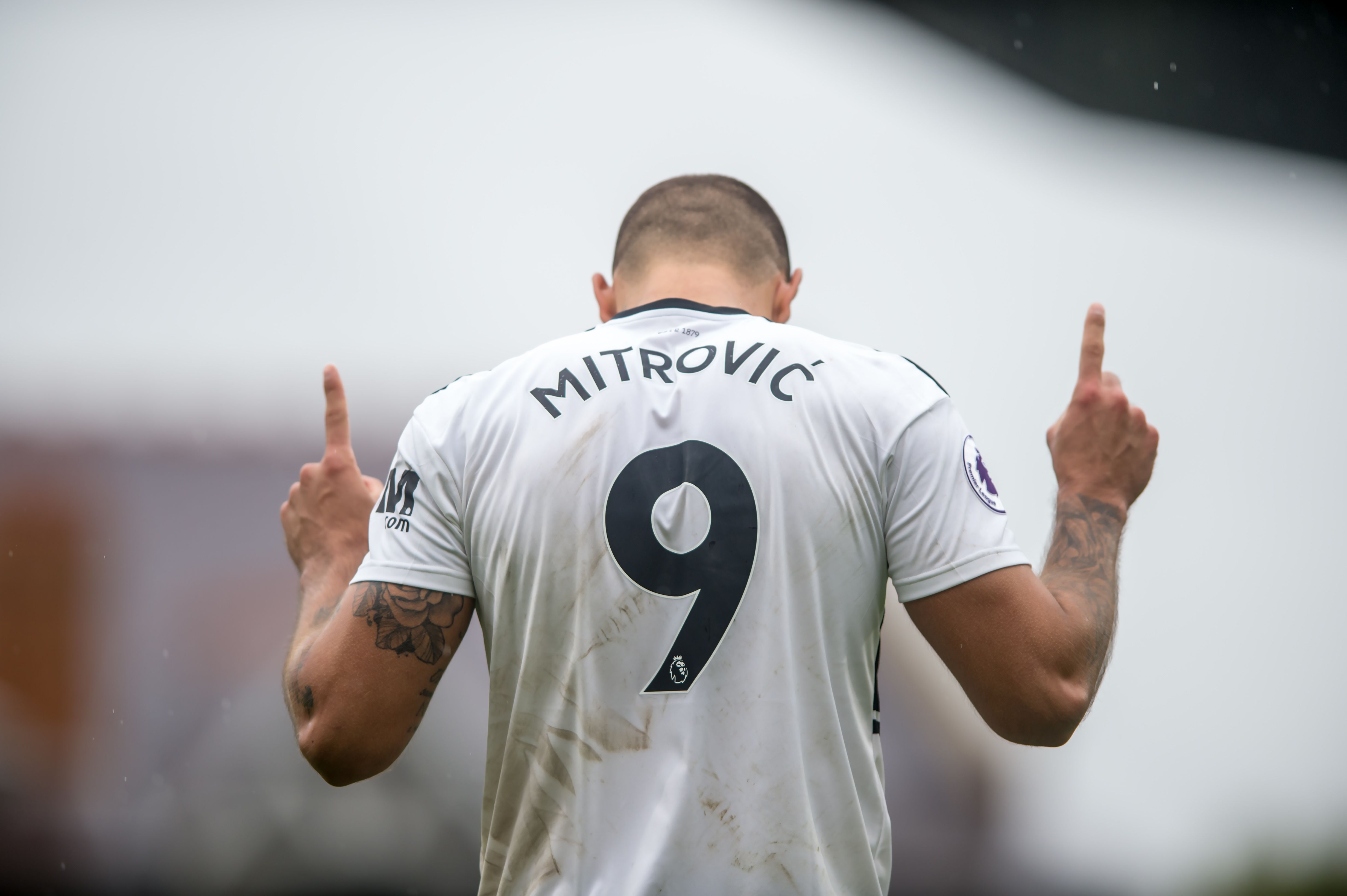 Miał być kryminalistą, jego ojciec groził zamachem bombowym. Jeśli ktoś uratuje Fulham przed spadkiem, to on