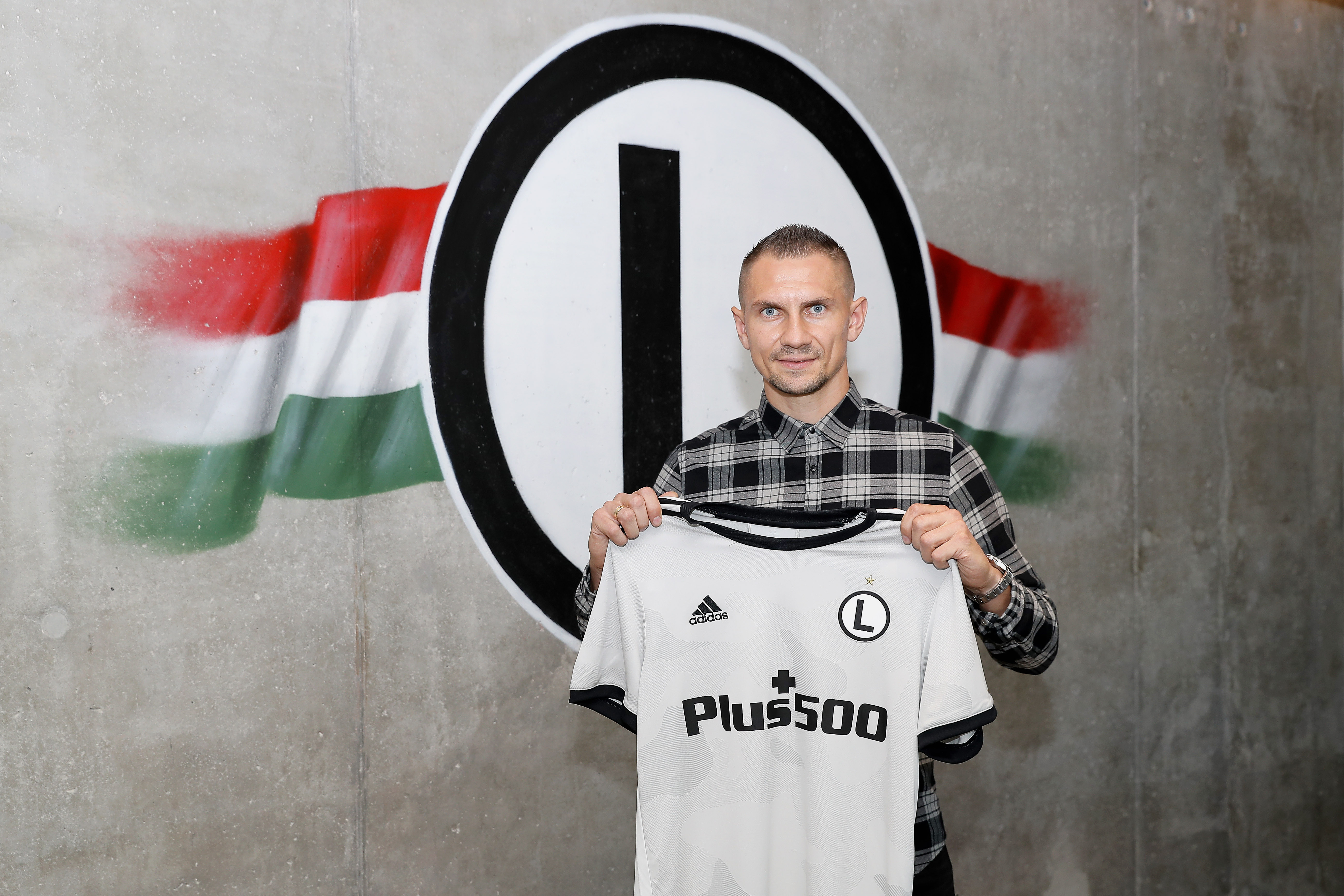 Legia Warszawa przedłużyła kontrakt z Arturem Jędrzejczykiem