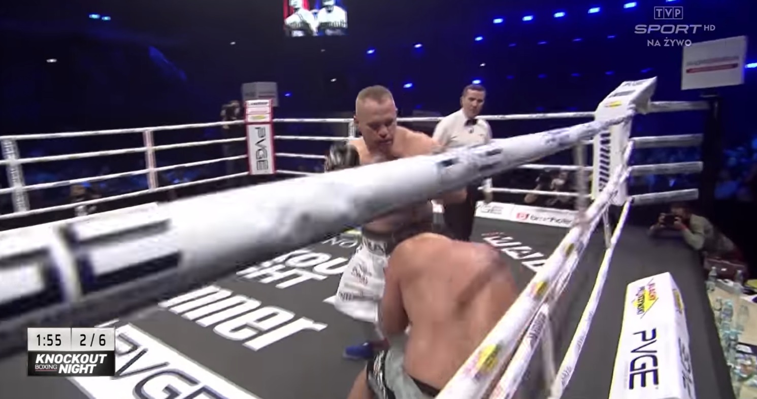 Z walki na polskiej gali śmieją się na świecie. "Facet przewracał się po ciosach w powietrze" [WIDEO]