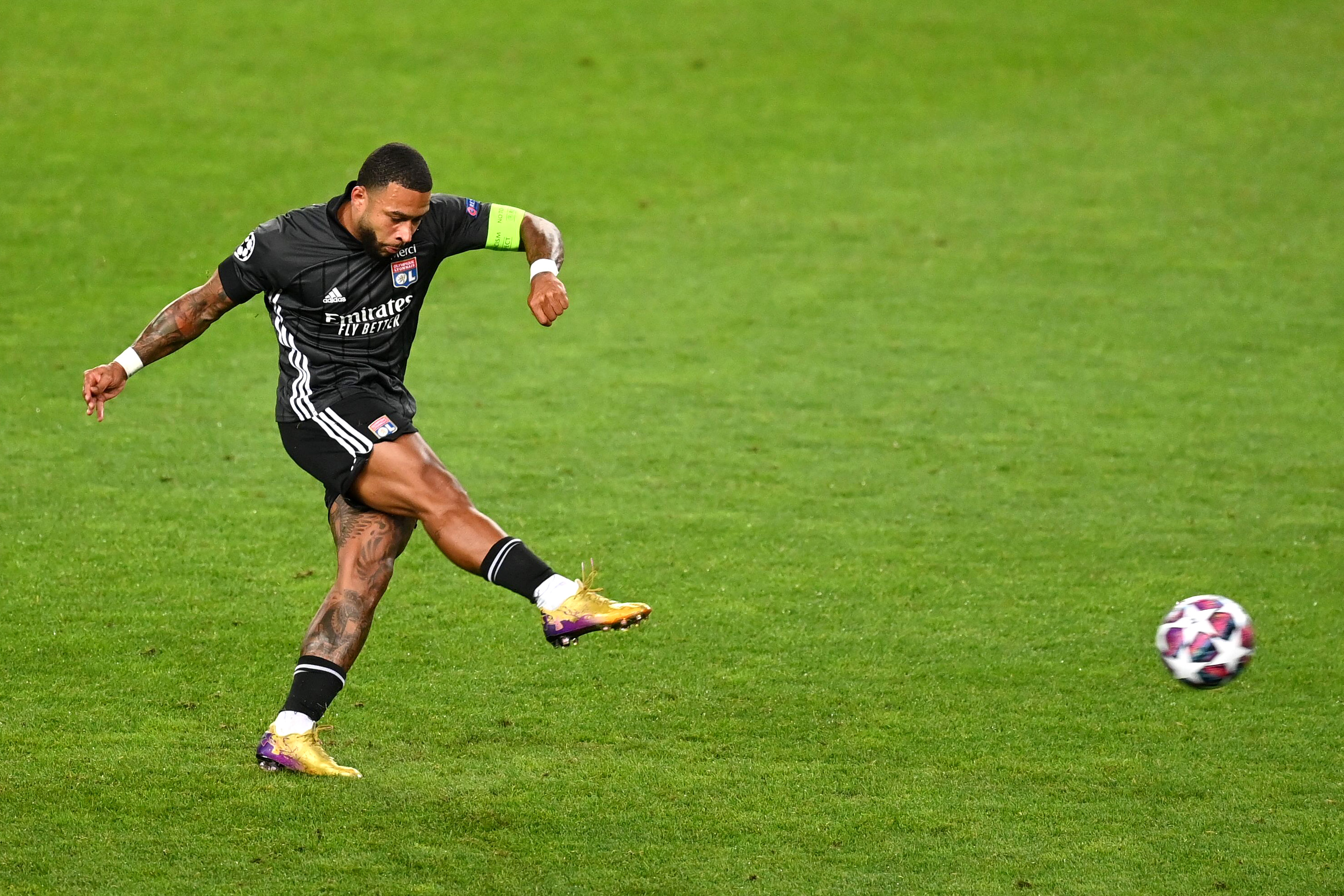Memphis Depay jednak w FC Barcelonie? Dyrektor Olympique Lyon szczerze o sytuacji zawodnika