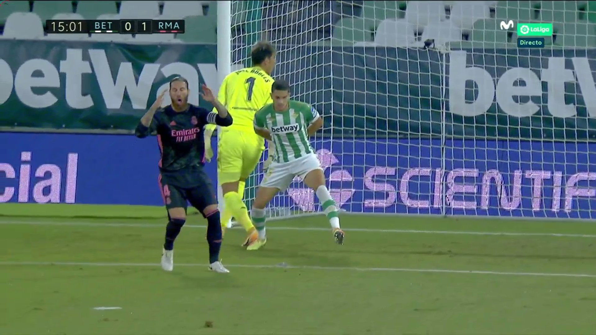 Real Madryt był w tarapatach, ale pokonał Real Betis. Pięć goli i czerwona kartka [WIDEO]