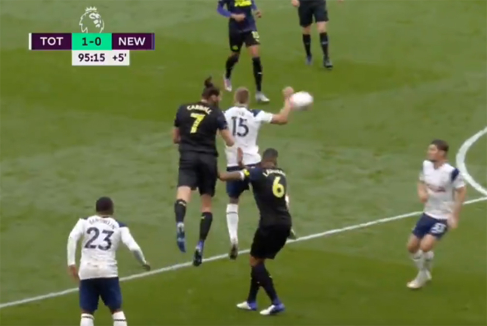 Wielka kontrowersja w meczu Tottenhamu. "To hańba, żart. Tak rujnuje się futbol" [WIDEO]