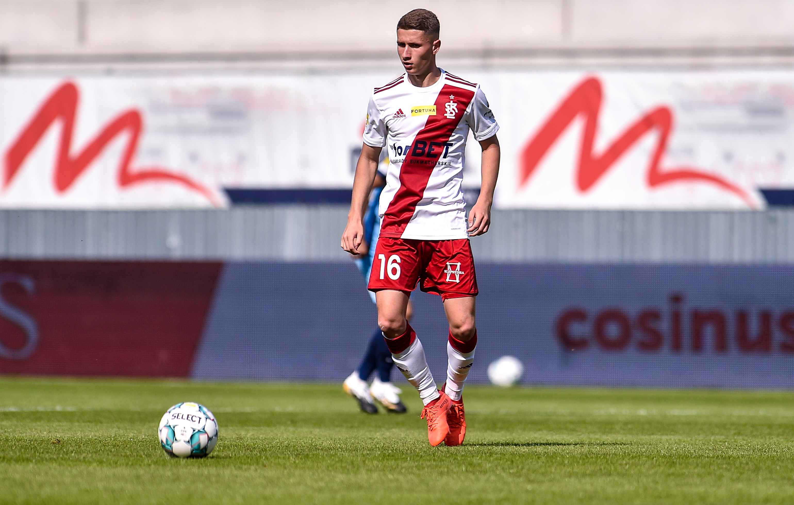 Nastoletni talent w Zagłębiu Lubin. Rozwój i duży transfer. Jak kuszono Adama Ratajczyka [NASZ NEWS]