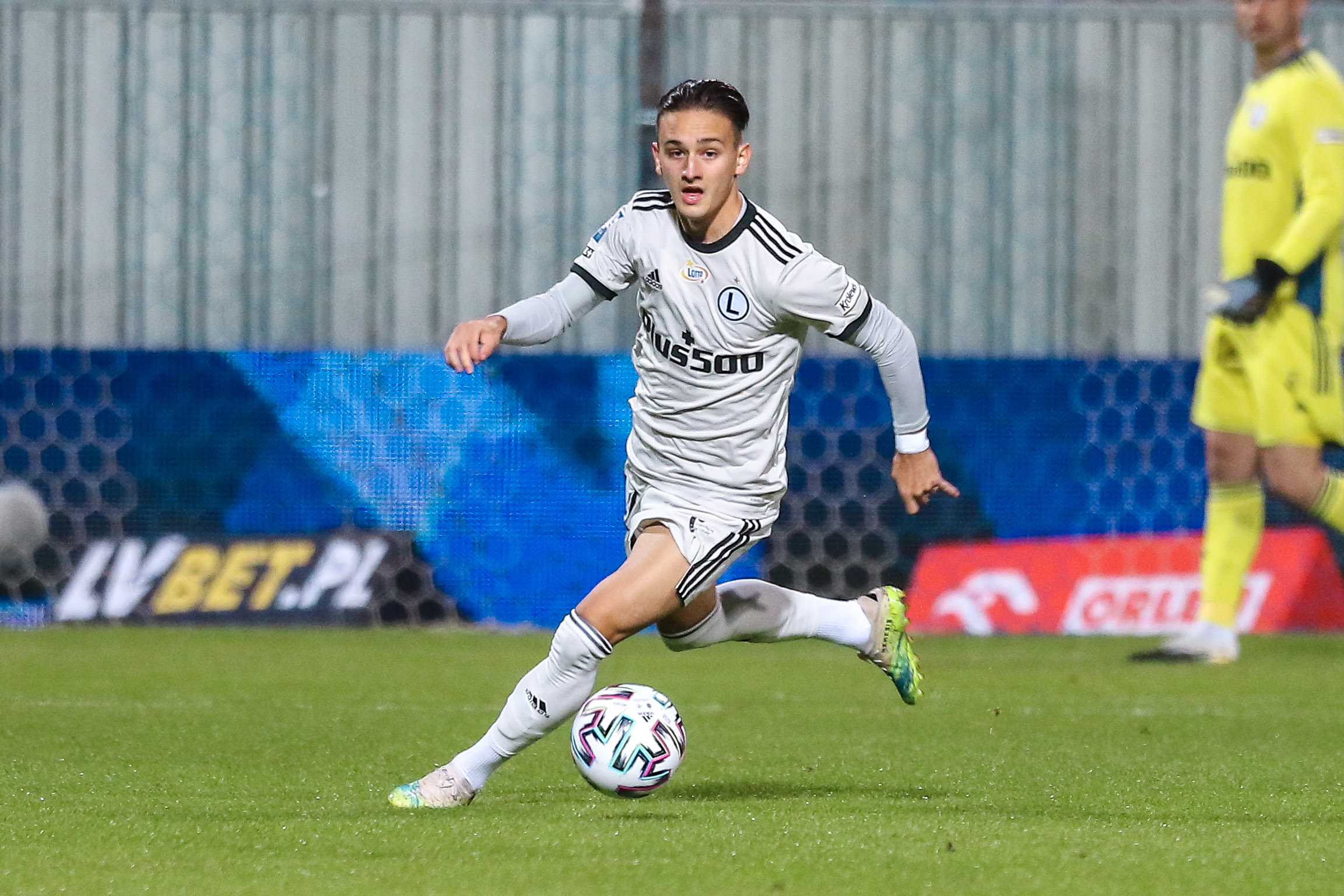Nieudane negocjacje Legii. Michał Karbownik jednak nie trafi do Parmy? [NASZ NEWS]