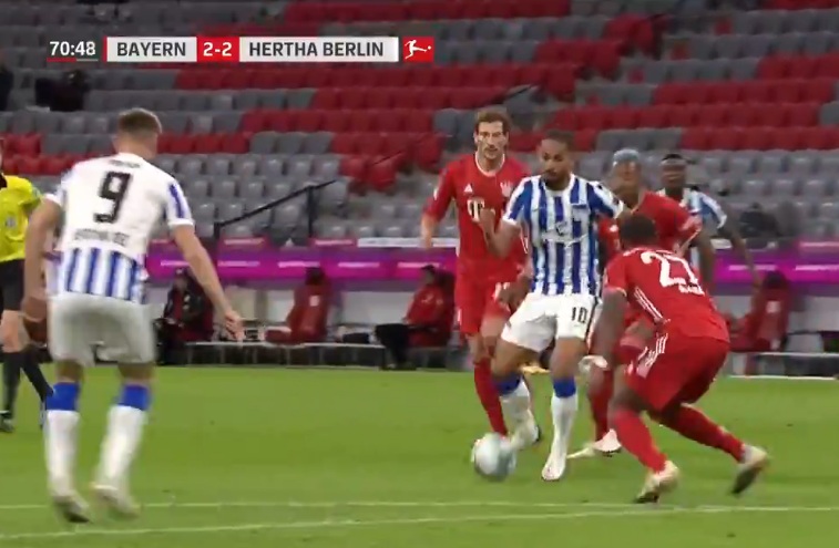 Rollercoaster w meczu Bayernu z Herthą! Cztery bramki Lewandowskiego, asysta Piątka [WIDEO]
