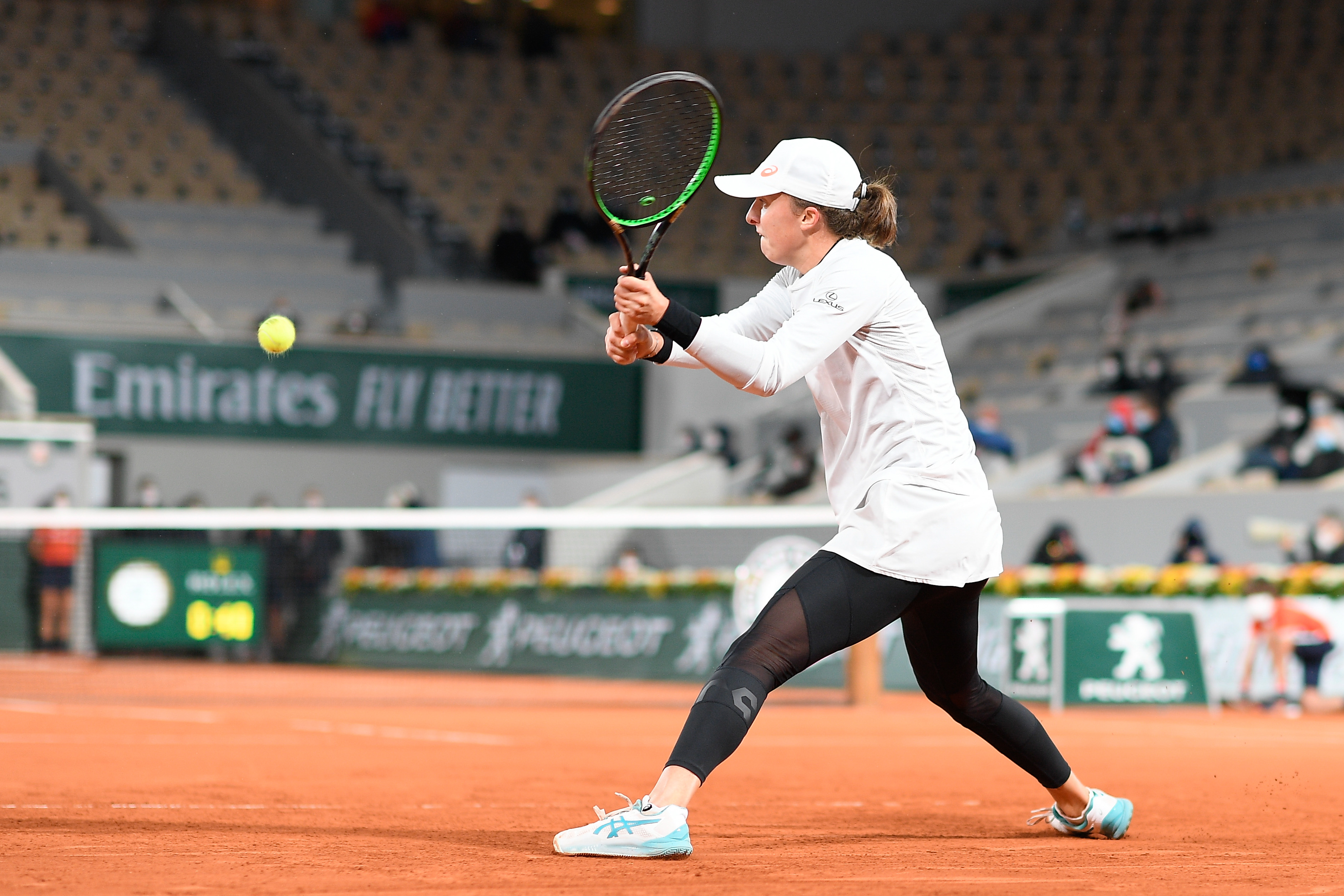Iga Świątek w finale Roland Garros! Kapitalny mecz i historyczny sukces polskiej tenisistki [WIDEO]