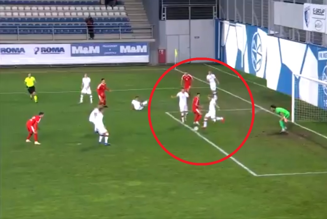Słaby mecz i porażka polskiej młodzieżówki. Koszmarny kiks Tymoteusza Puchacza [WIDEO]