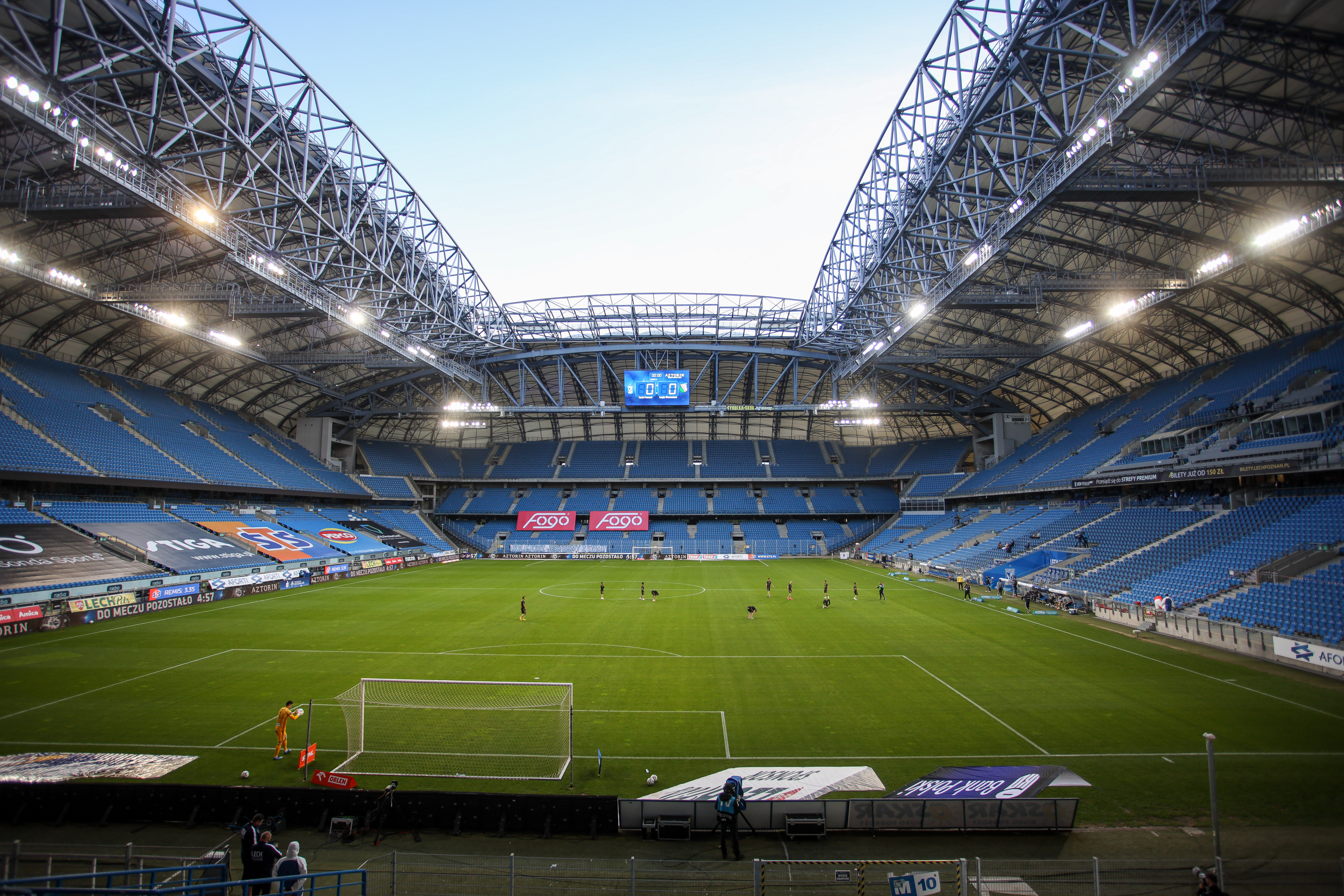 Ekstraklasa wkrótce bez kibiców? Lech Poznań straci najwięcej. Liga Europy przy pustych trybunach [NASZ NEWS]
