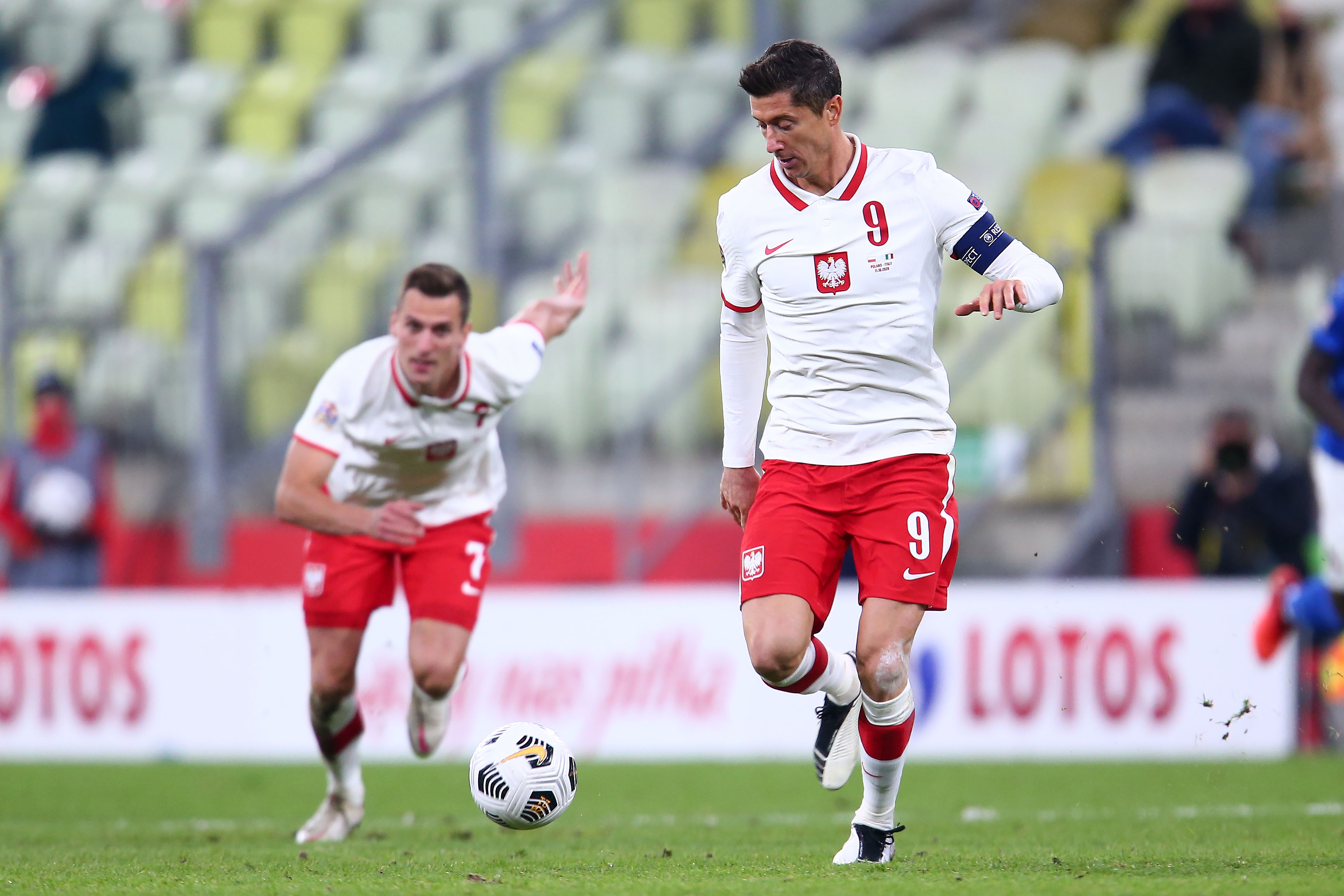 Lewandowski u Brzęczka strzelał tylko w czterech meczach. Potrzebuje pomocy Milika?