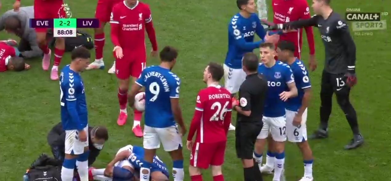Absolutnie szalone derby Liverpoolu! Cztery gole, dwa brutalne faule i mnóstwo kontrowersji [WIDEO]