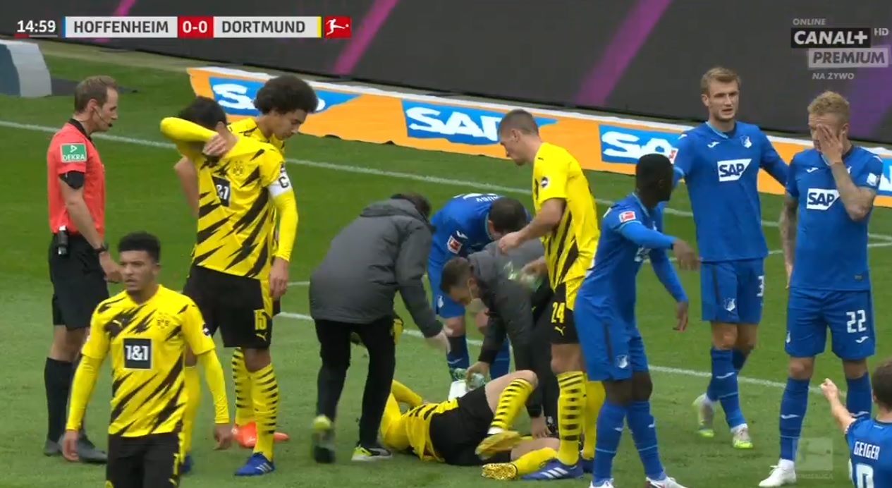 Duży pech Łukasza Piszczka w meczu Borussii Dortmund. Polak dostał w oko od rywala i musiał zejść z boiska