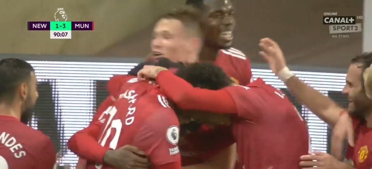 Manchester United odbił się od dna. “Czerwone Diabły” zwyciężyły w Newcastle po szalonej końcówce [WIDEO]