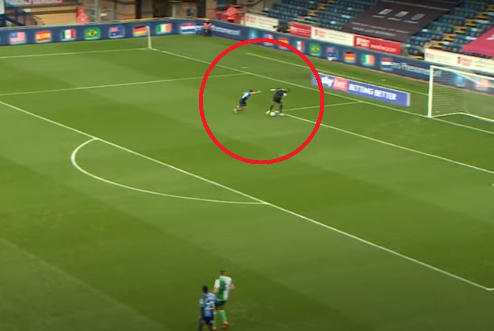 Fatalny błąd polskiego bramkarza w Championship. Trener stanął w jego obronie [WIDEO]