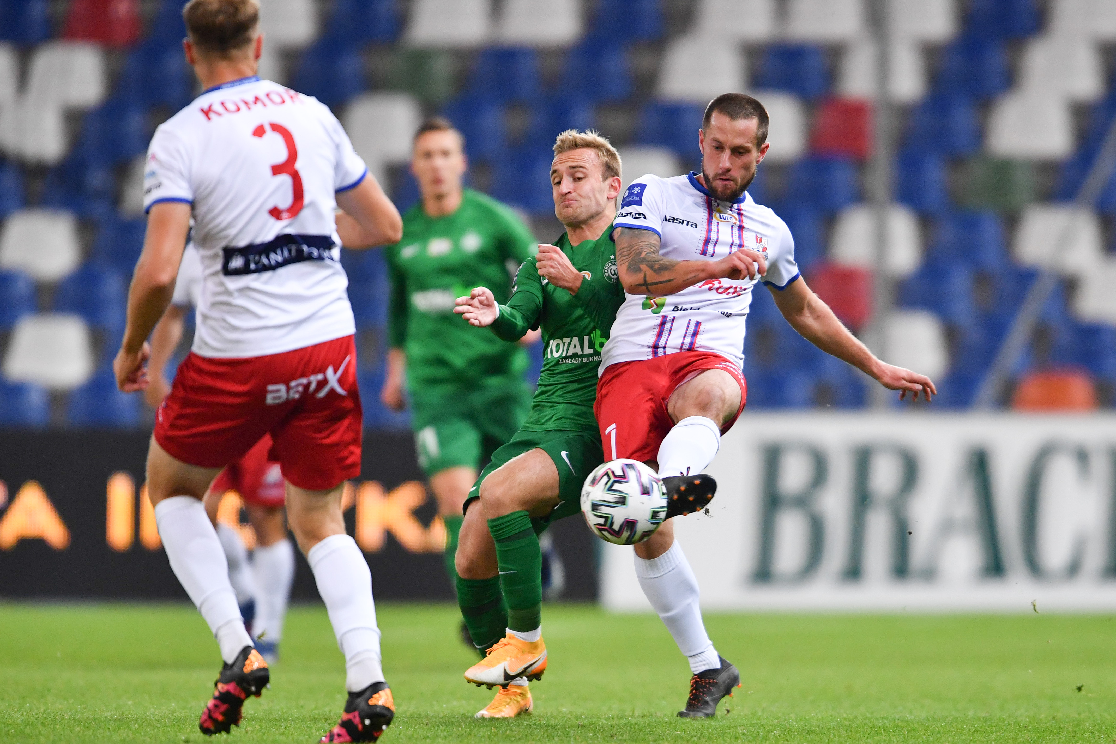 Warta Poznań górą w starciu beniaminków. Mateusz Kupczak trafił na wagę trzech punktów