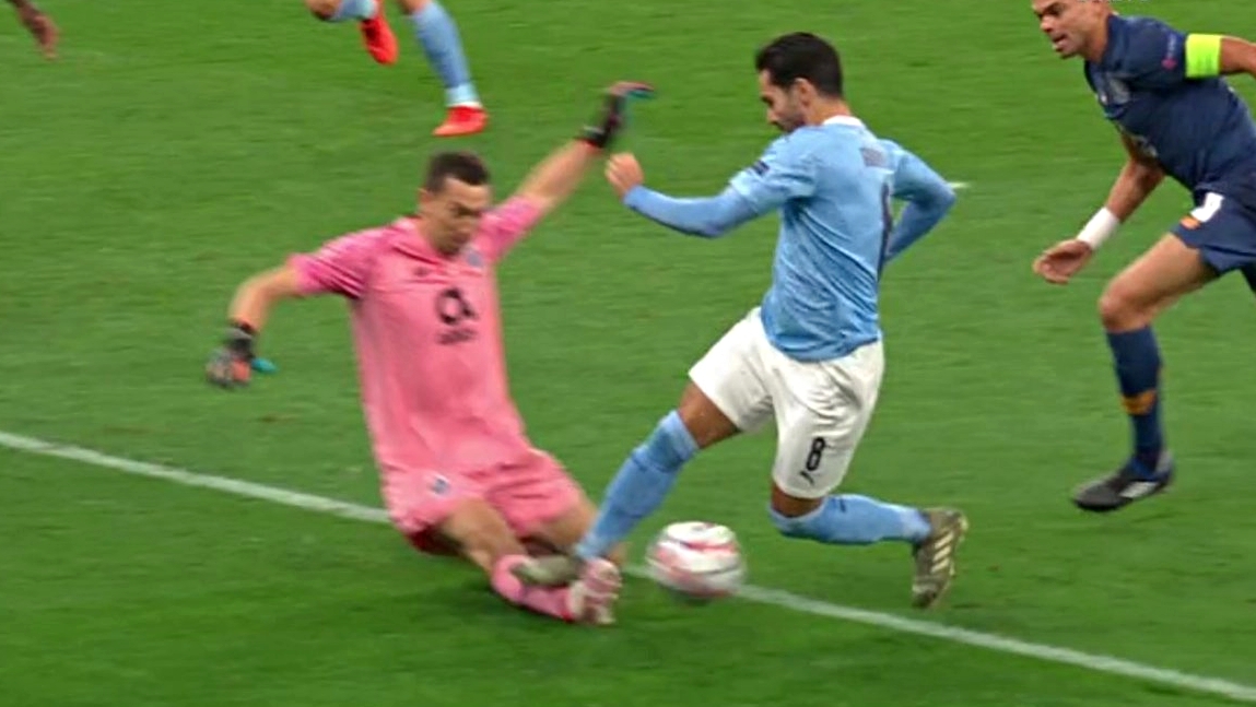 Gigantyczna kontrowersja w meczu Manchesteru City z FC Porto. Skandaliczna decyzja sędziego [WIDEO]