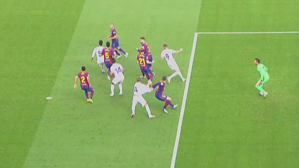 Olbrzymia kontrowersja w El Clasico. Hiszpańscy eksperci ocenili karnego dla Realu Madryt [WIDEO]