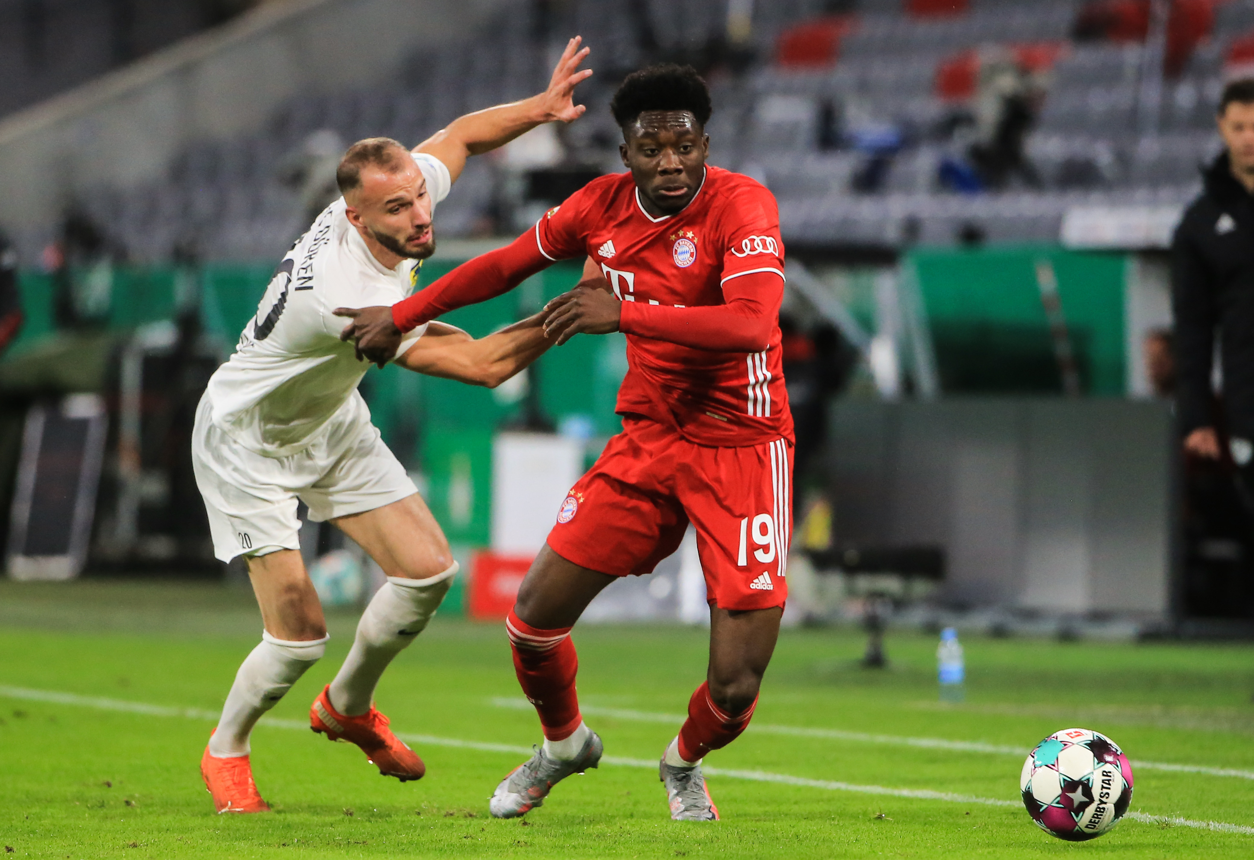 Alphonso Davies nie zagra do końca roku! Trener Bayernu zdradził, co stało się Kanadyjczykowi