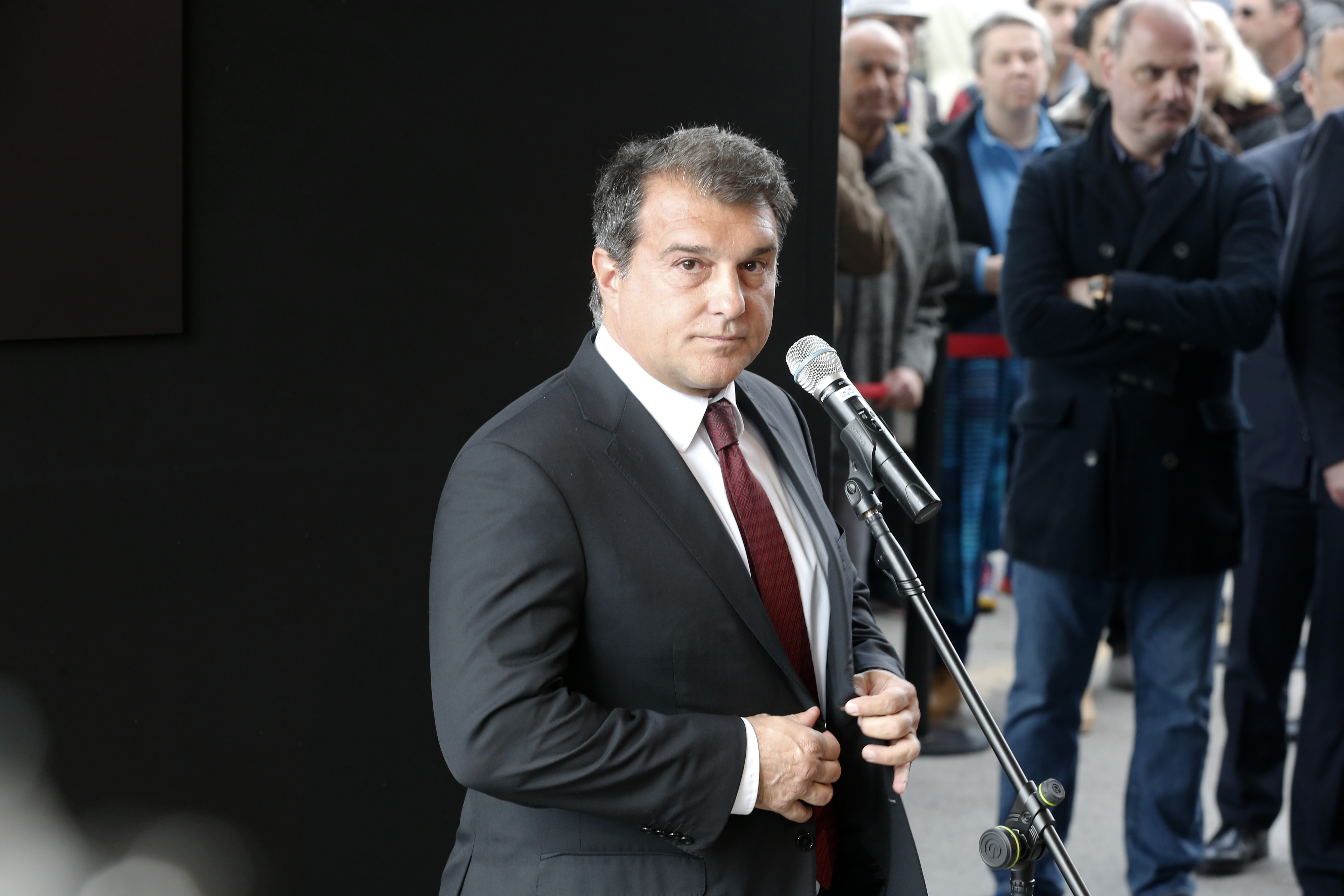 Joan Laporta podgryza Real Madryt. "Nawet Marsjanin powie, że VAR im sprzyja"