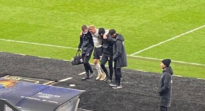 Kontuzja Kamila Jóźwiaka w meczu Derby County. "Może wypaść z gry na dłużej. Mówią, że jest źle"