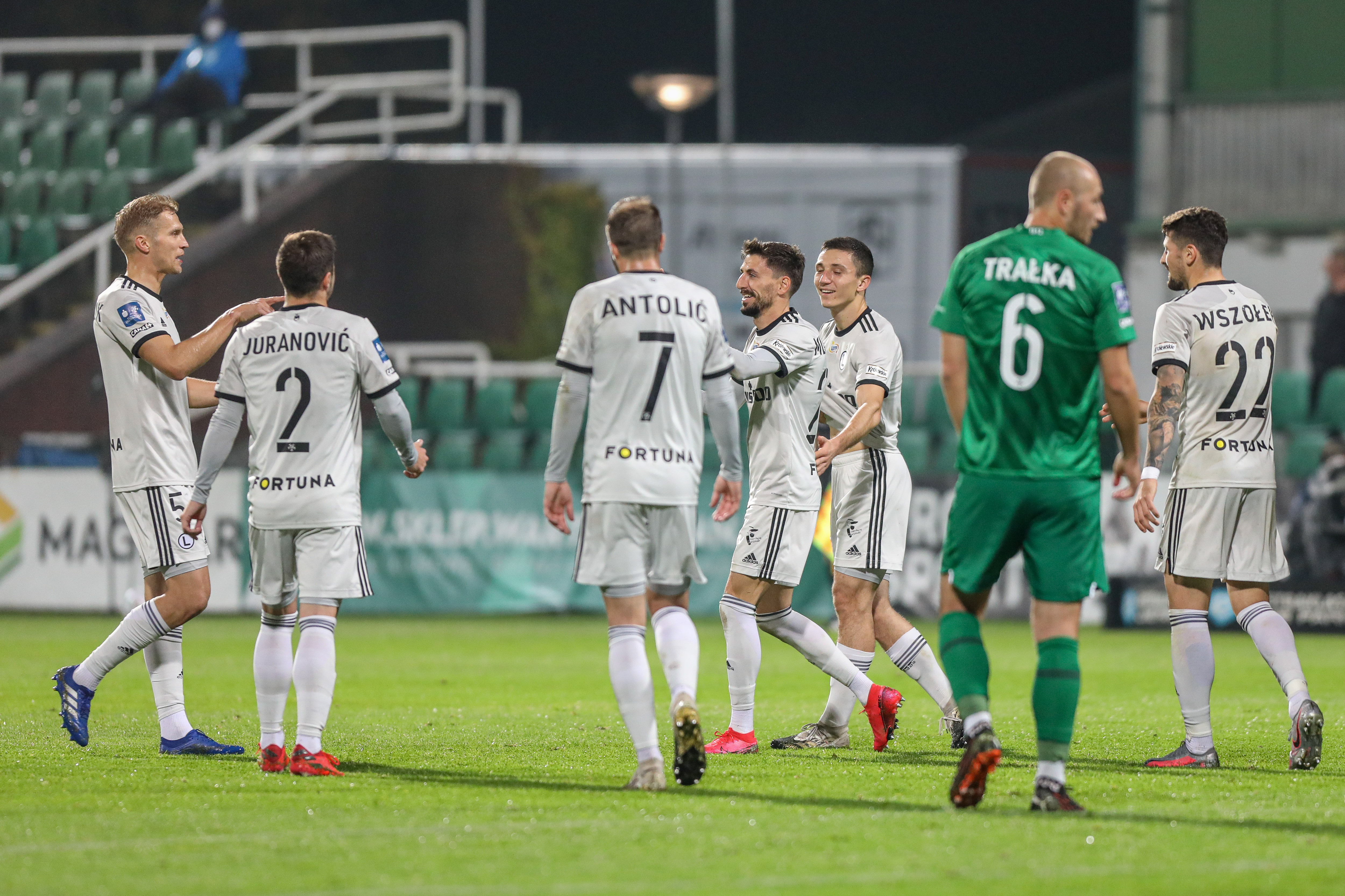 Legia wystawiła piłkarzy z koronawirusem? Michniewicz szokuje: Spodziewamy się najgorszego [AKTUALIZACJA]