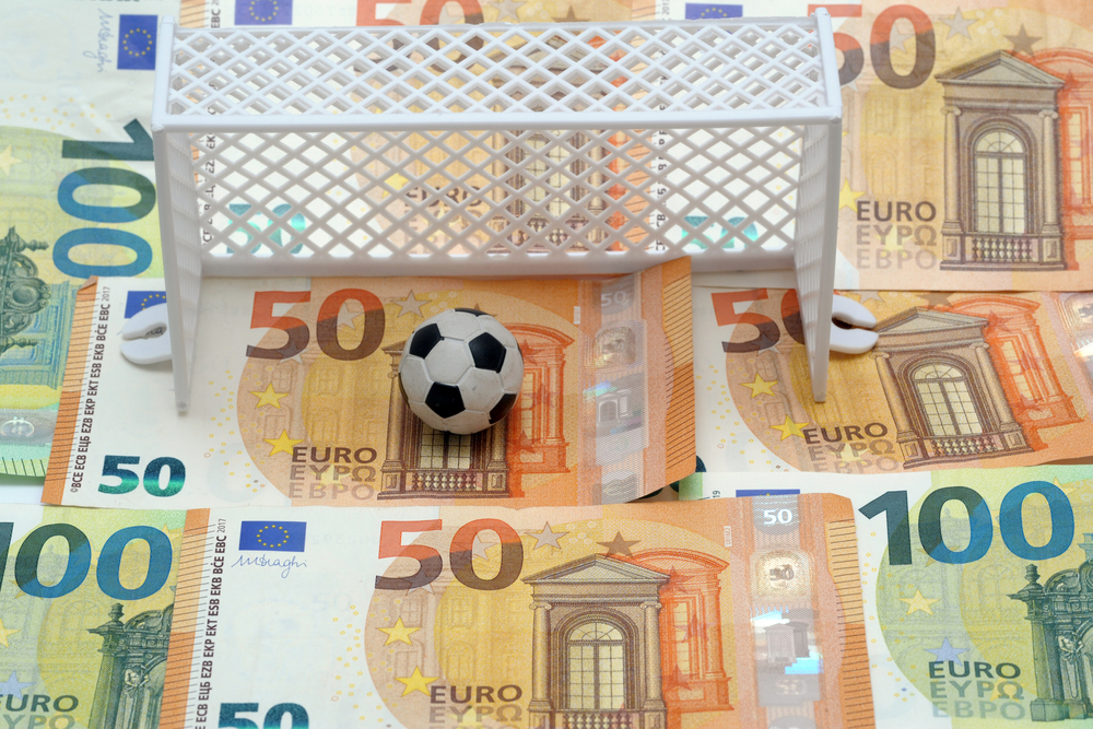Oto 10 najbogatszych właścicieli klubów piłkarskich. Pół miliona w minutę - pieniądze rządzą futbolem