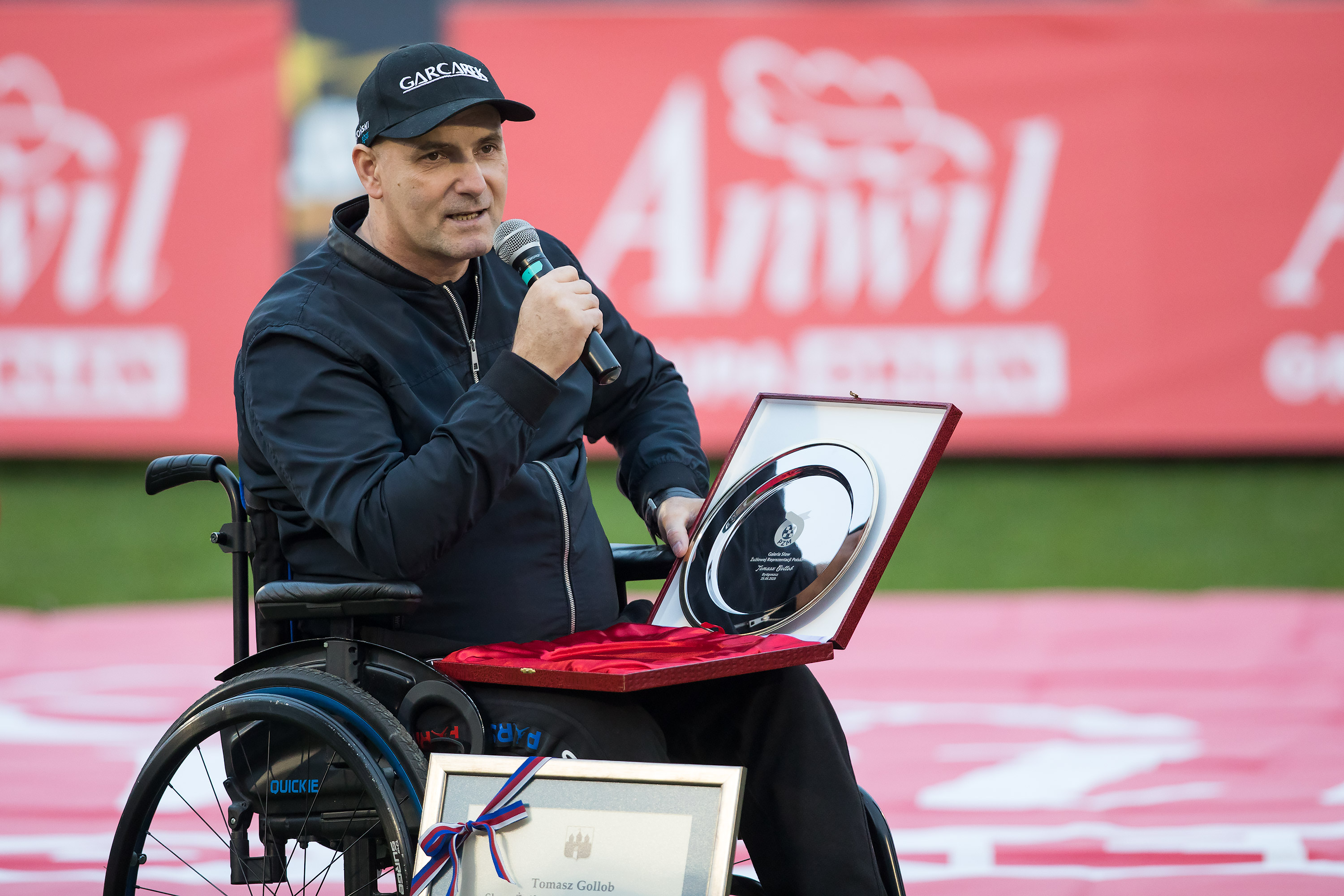 Polska legenda ponownie trafiła do szpitala. "Jest coraz trudniej"